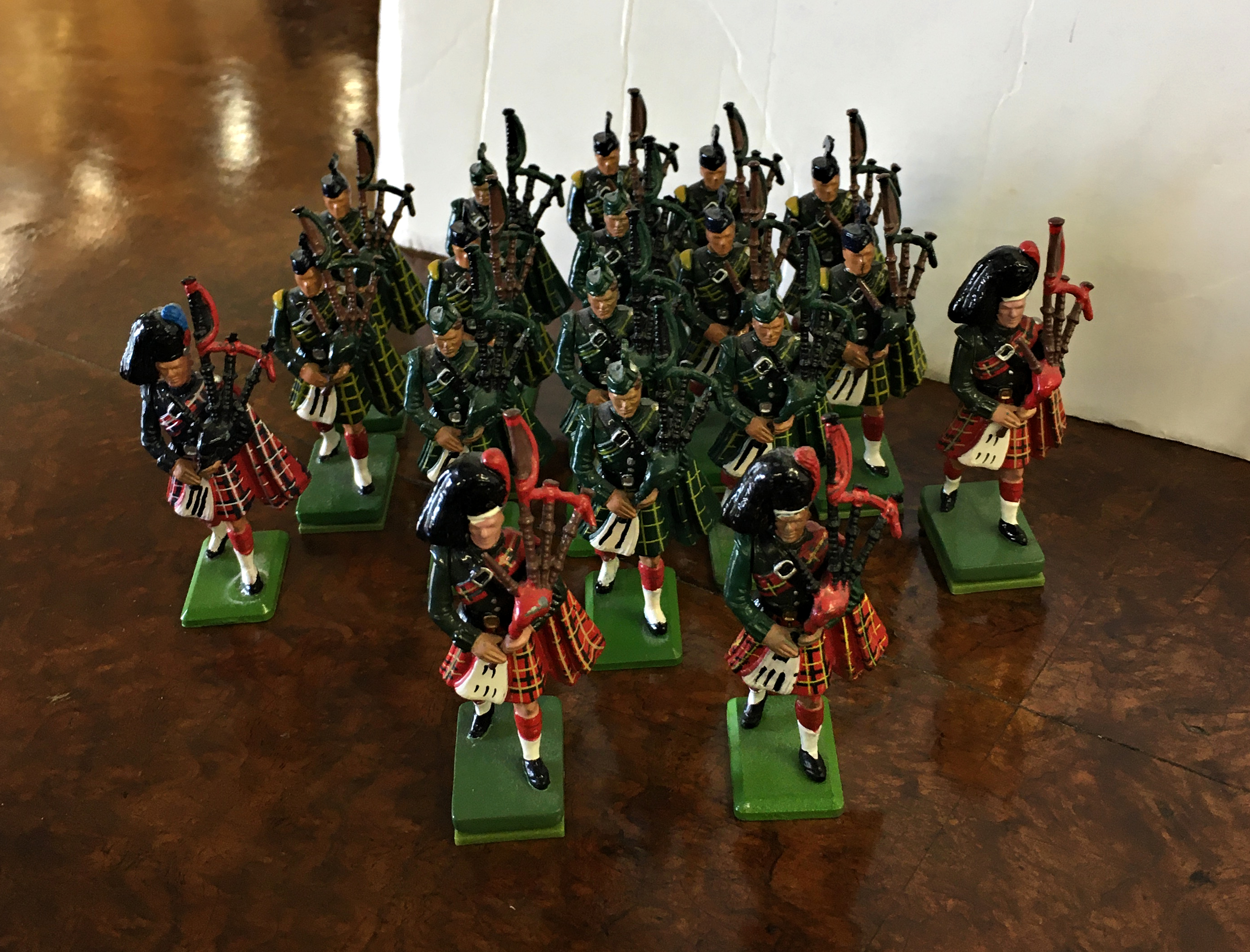 Britains miniature painted soldiers, large quantity of various Regiments, together with a boxed band - Image 6 of 7