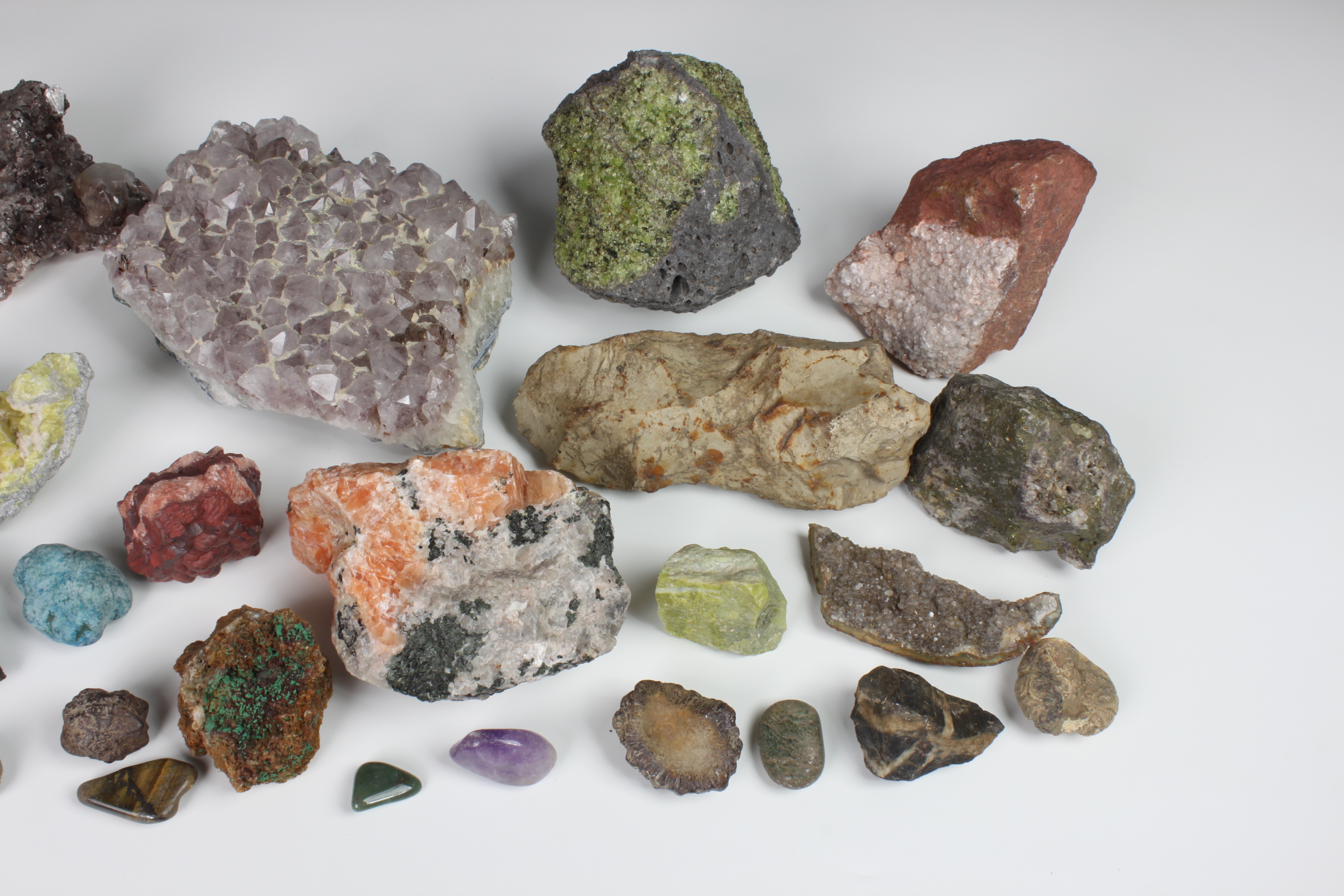 NATURAL HISTORY - A collection of various mineral specimens - fossils etc. - Image 3 of 3