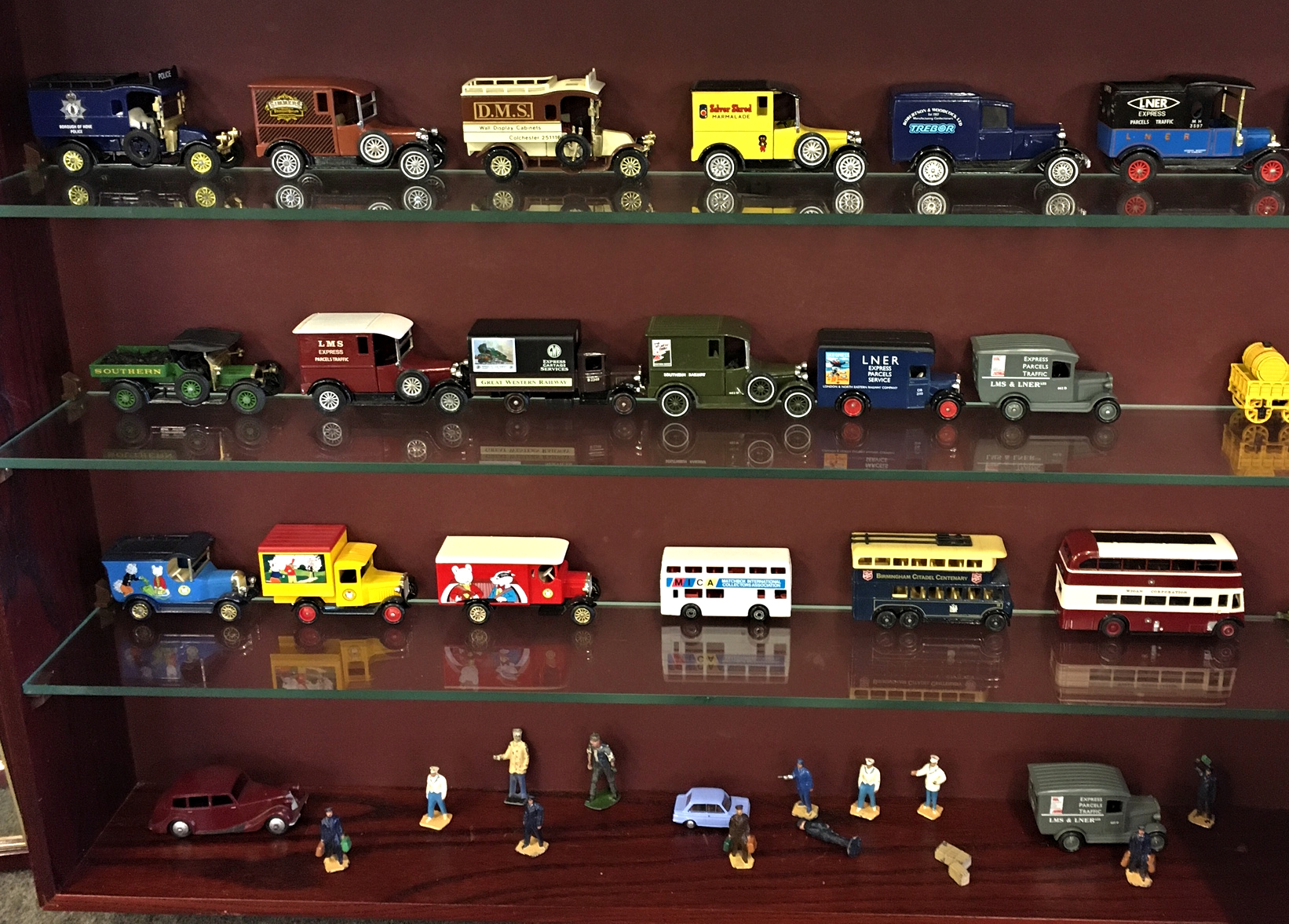 Diecast cars - A large collection of Matchbox of Yesteryear and Lledo vehicles, some Code 3, and - Image 2 of 11