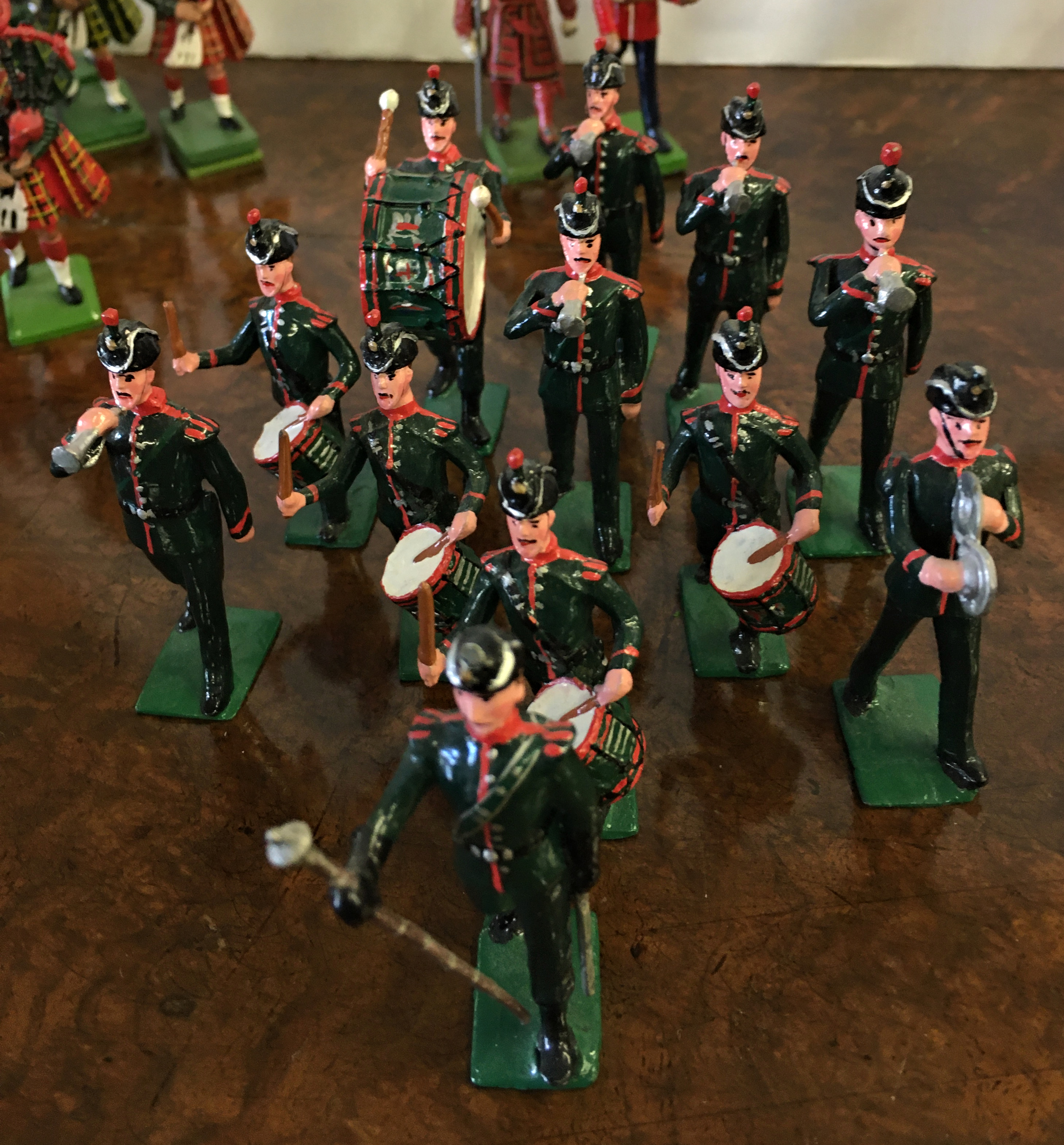 Britains miniature painted soldiers, large quantity of various Regiments, together with a boxed band - Image 4 of 7