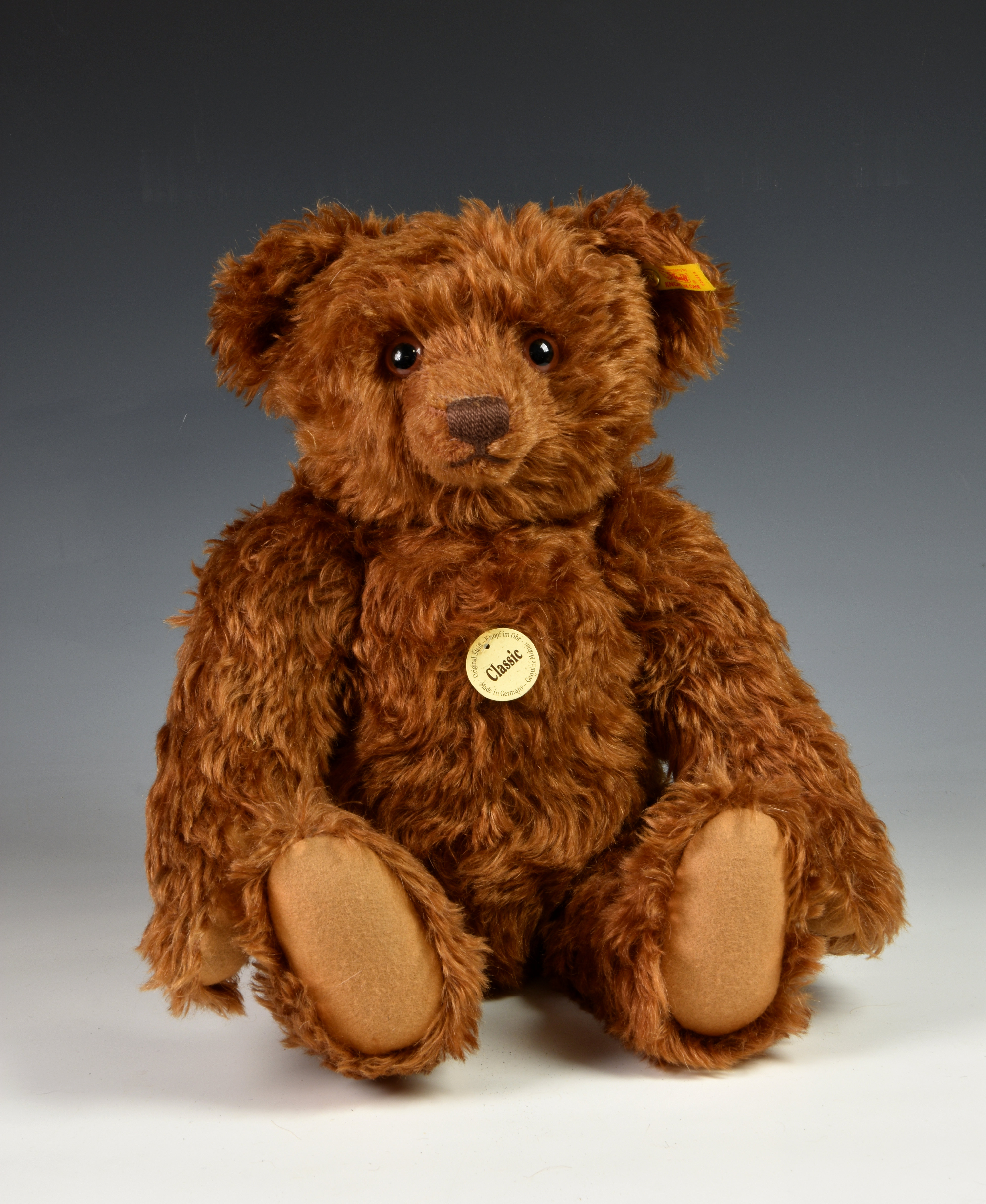 A Steiff growing Teddy Bear - Modern collectors 'Classic' rich cinnamon bear, original tag, button