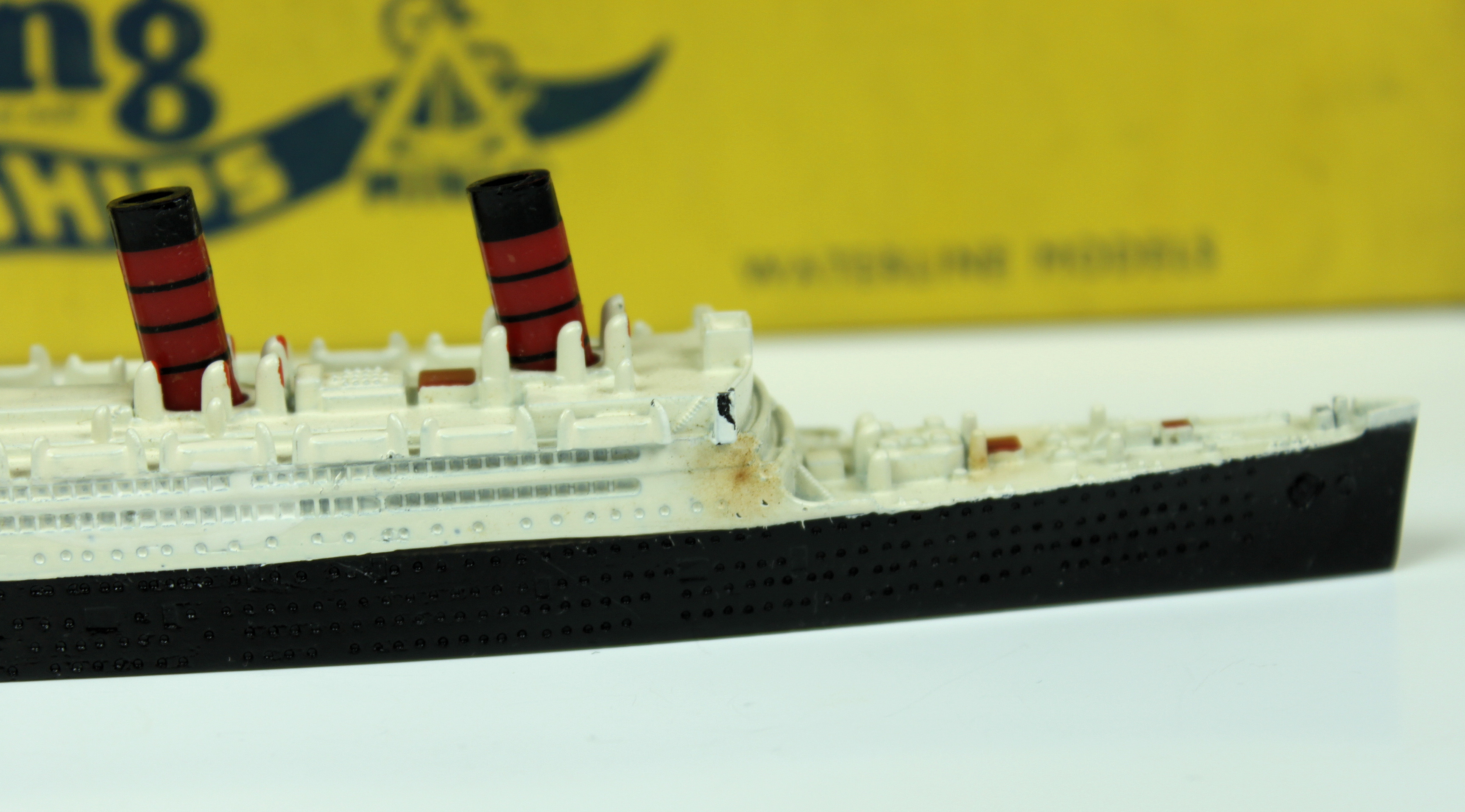 A collection of boxed Triang Minic Ships and harbour fittings Waterline Models, 1:1200 scale to - Image 3 of 8