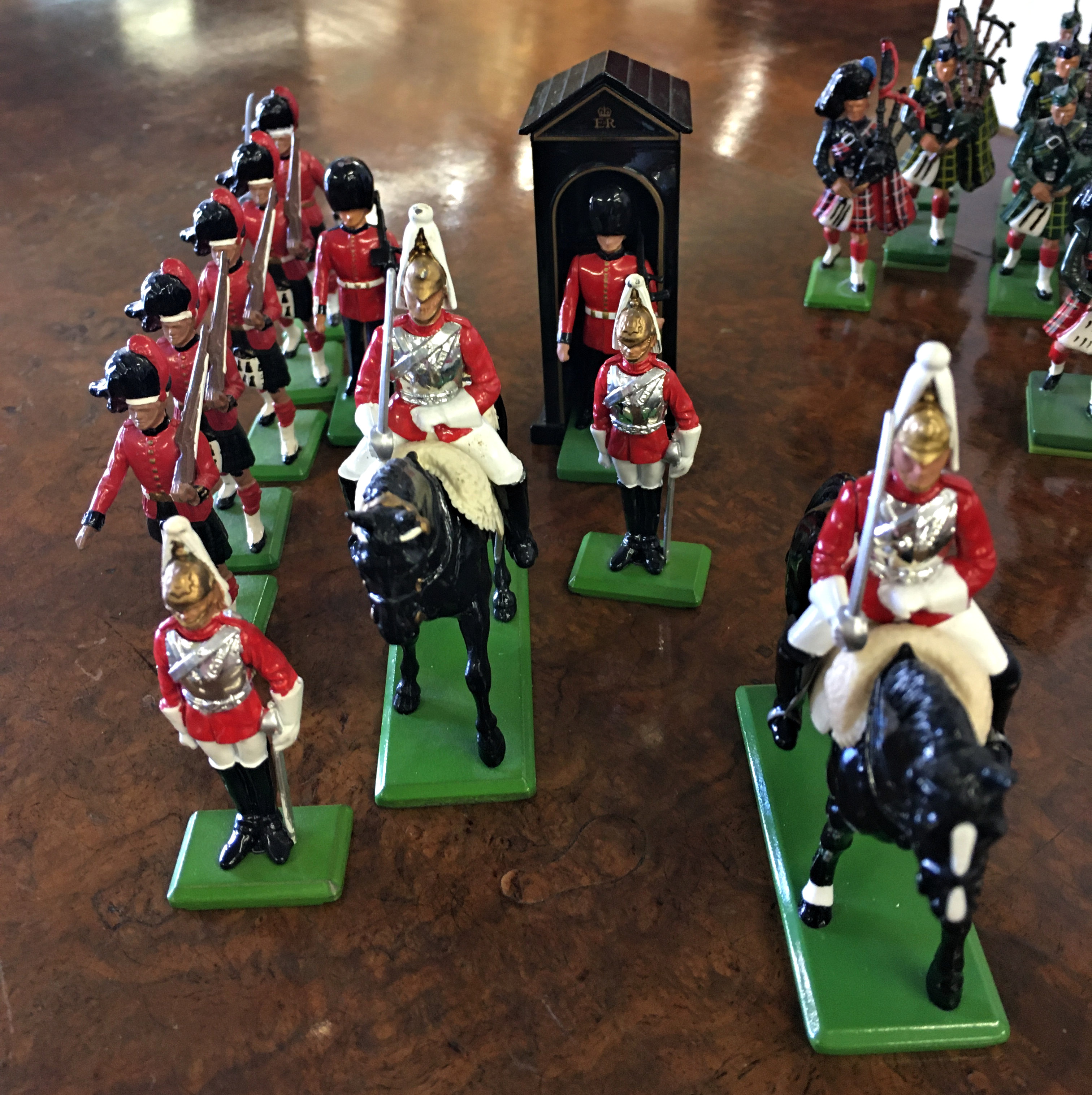 Britains miniature painted soldiers, large quantity of various Regiments, together with a boxed band - Image 5 of 7