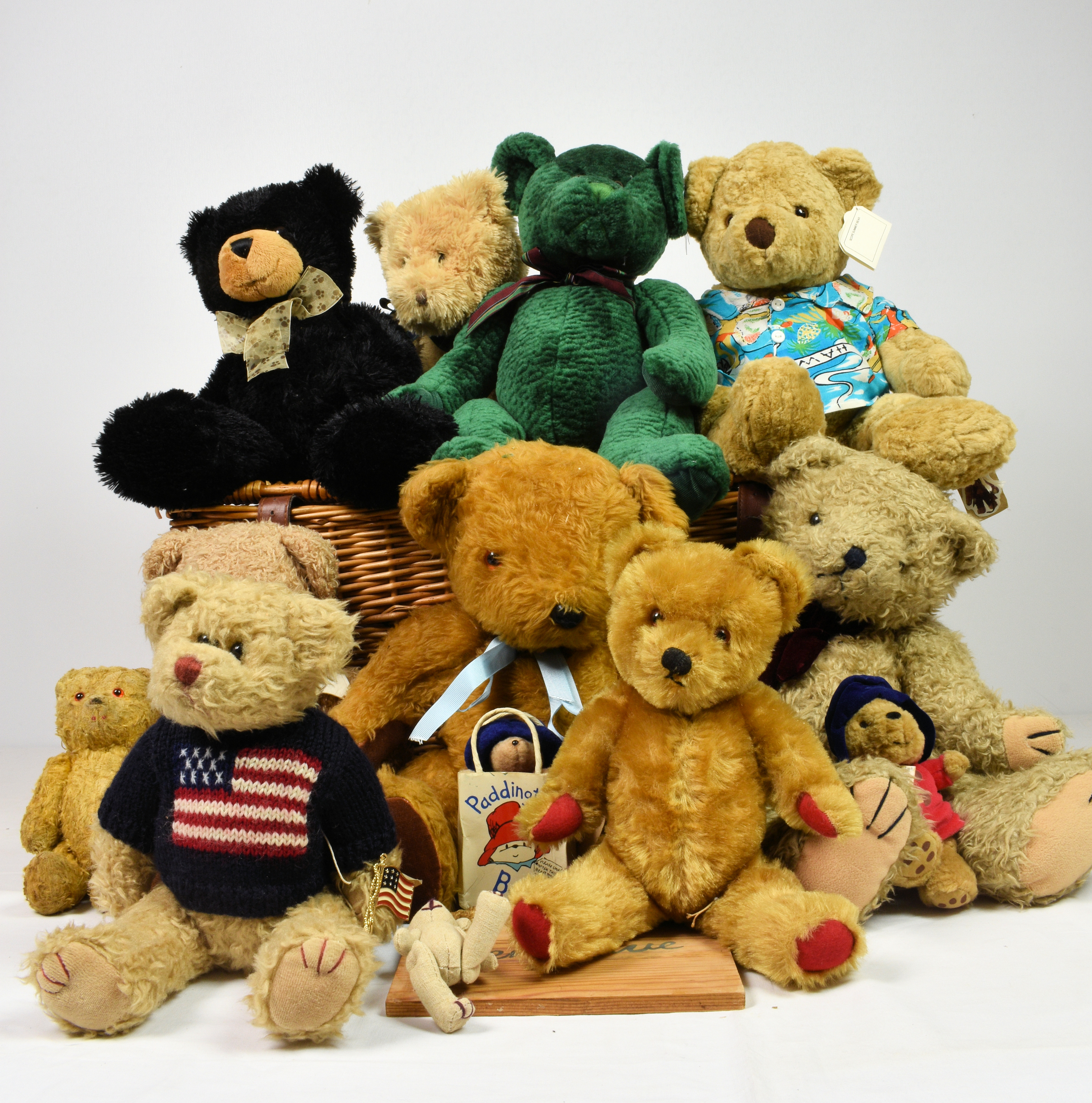 A large collection of various vintage teddy bears, to include a green Russ bear with original label; - Image 4 of 5