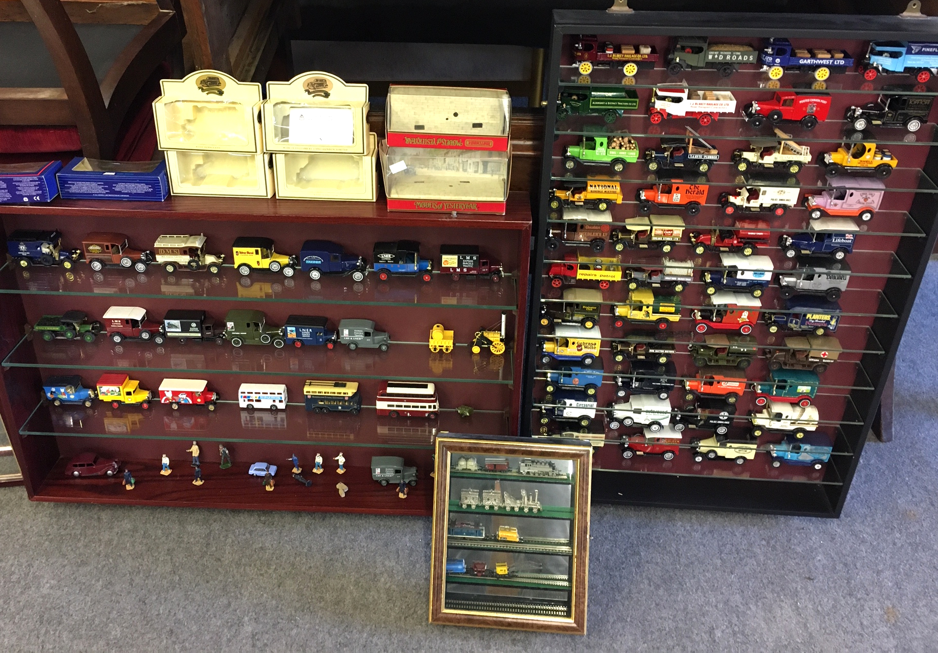 Diecast cars - A large collection of Matchbox of Yesteryear and Lledo vehicles, some Code 3, and