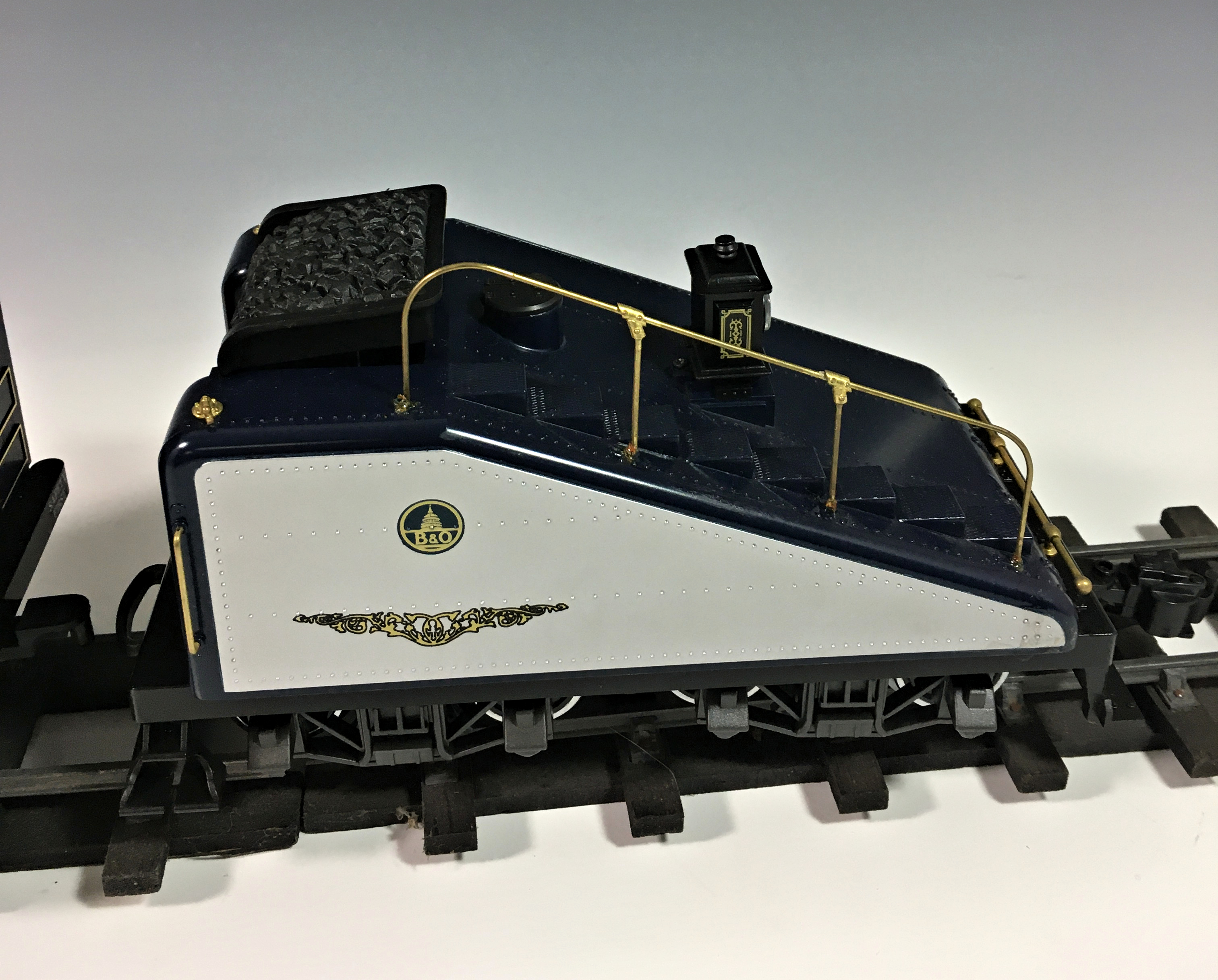 A boxed G scale REA B&O Rodgers steam locomotive and tender, REA-21003, with loose track. - Image 5 of 5