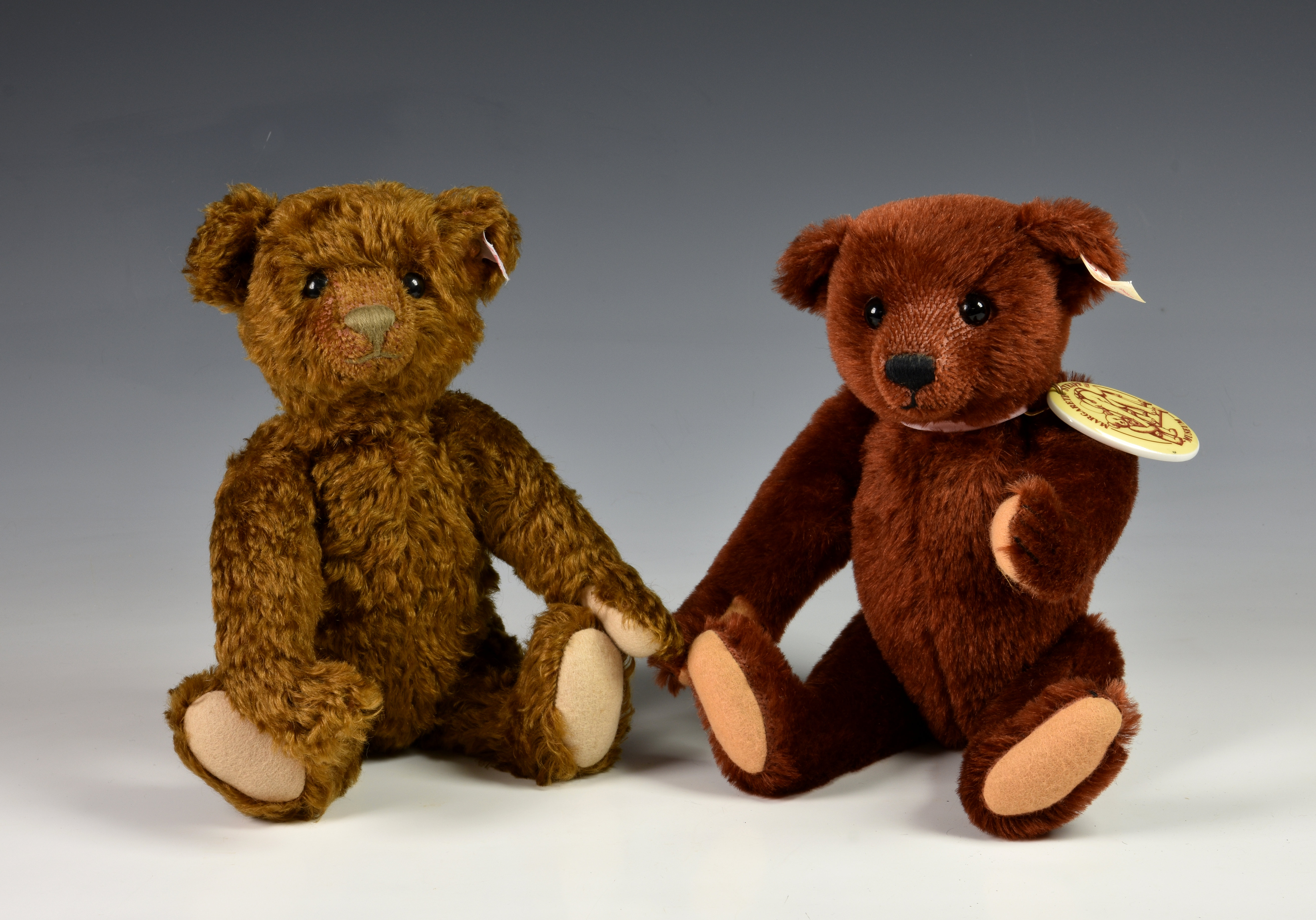 Two Steiff Teddy Bears - Modern replica bears, to include a Margarete Musuem Bear, fully jointed