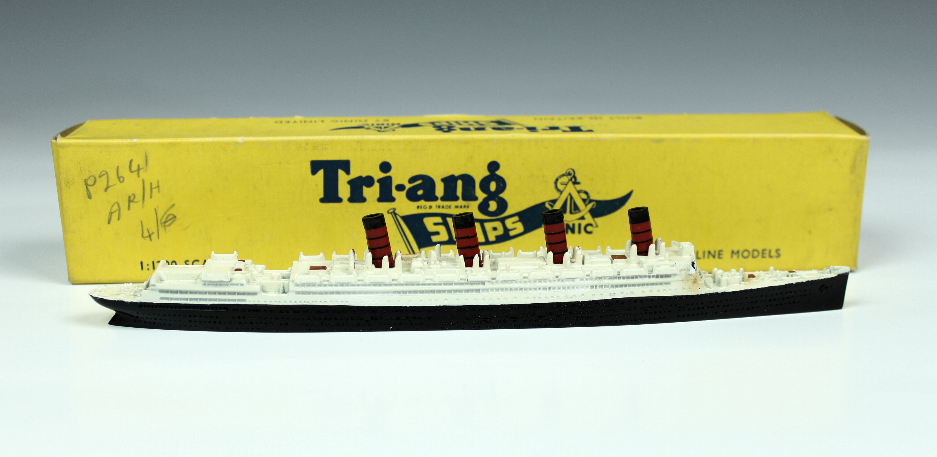 A collection of boxed Triang Minic Ships and harbour fittings Waterline Models, 1:1200 scale to - Image 2 of 8