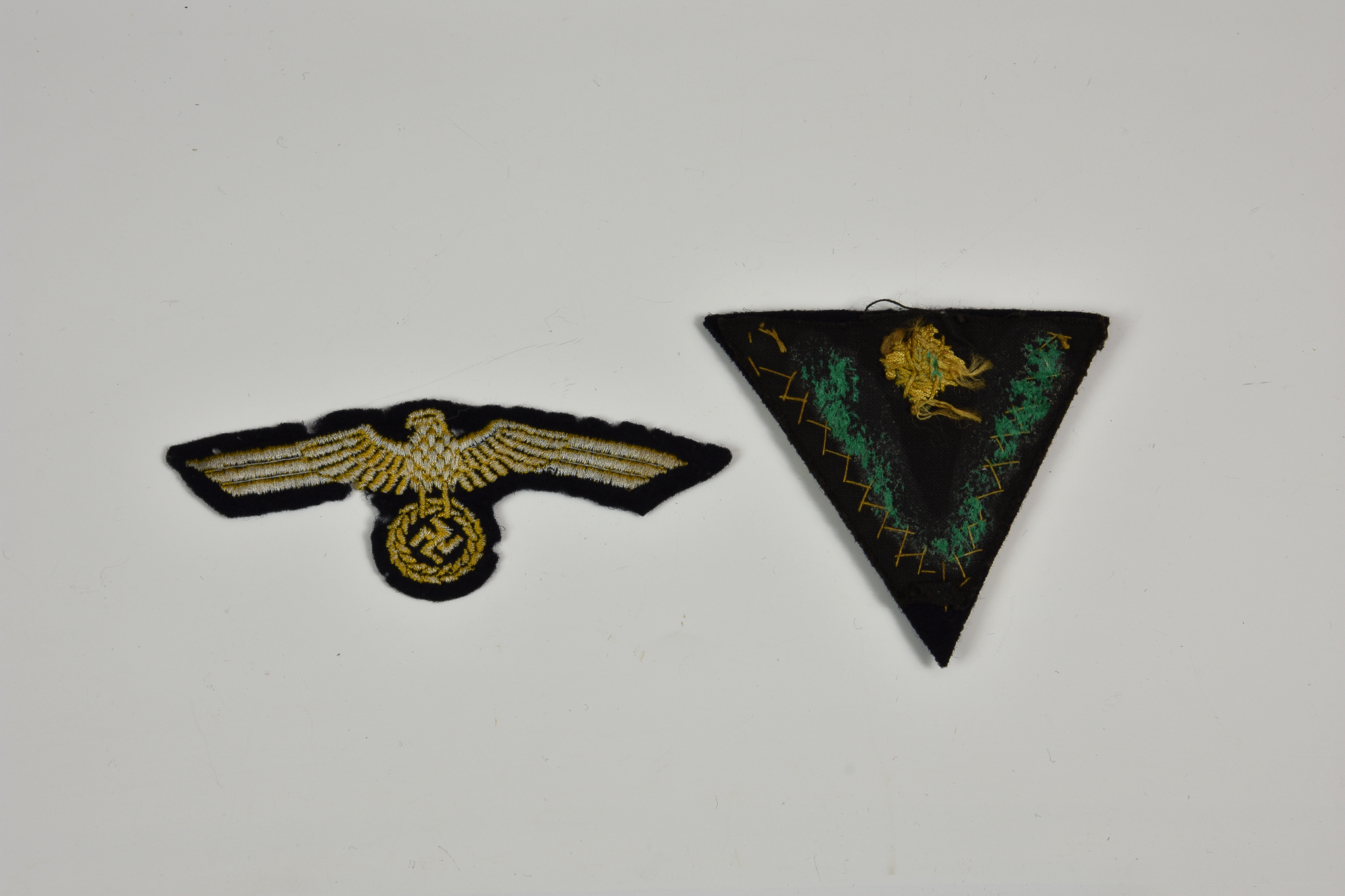 WWII Second World War German Kriegsmarine interest, comprising an original cap tally; breast eagle - Image 3 of 4