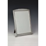 A George VI silver framed easel mirror, Mappin & Webb, Birm. 1939, the rectangular bevelled plate