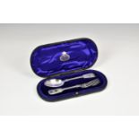 A cased Edwardian silver fiddle pattern bright cut spoon and fork set, in a leather case with fitted