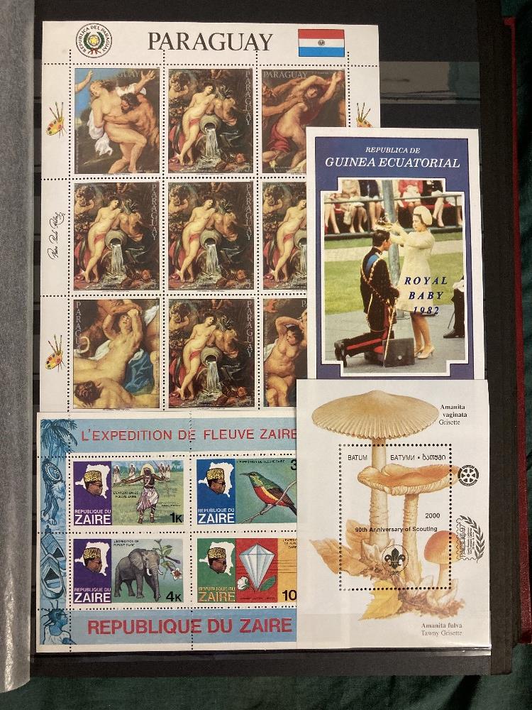 STAMPS : World accumulation in 64 page stockbook mainly U/M with 260 different mini-sheets , - Image 2 of 5
