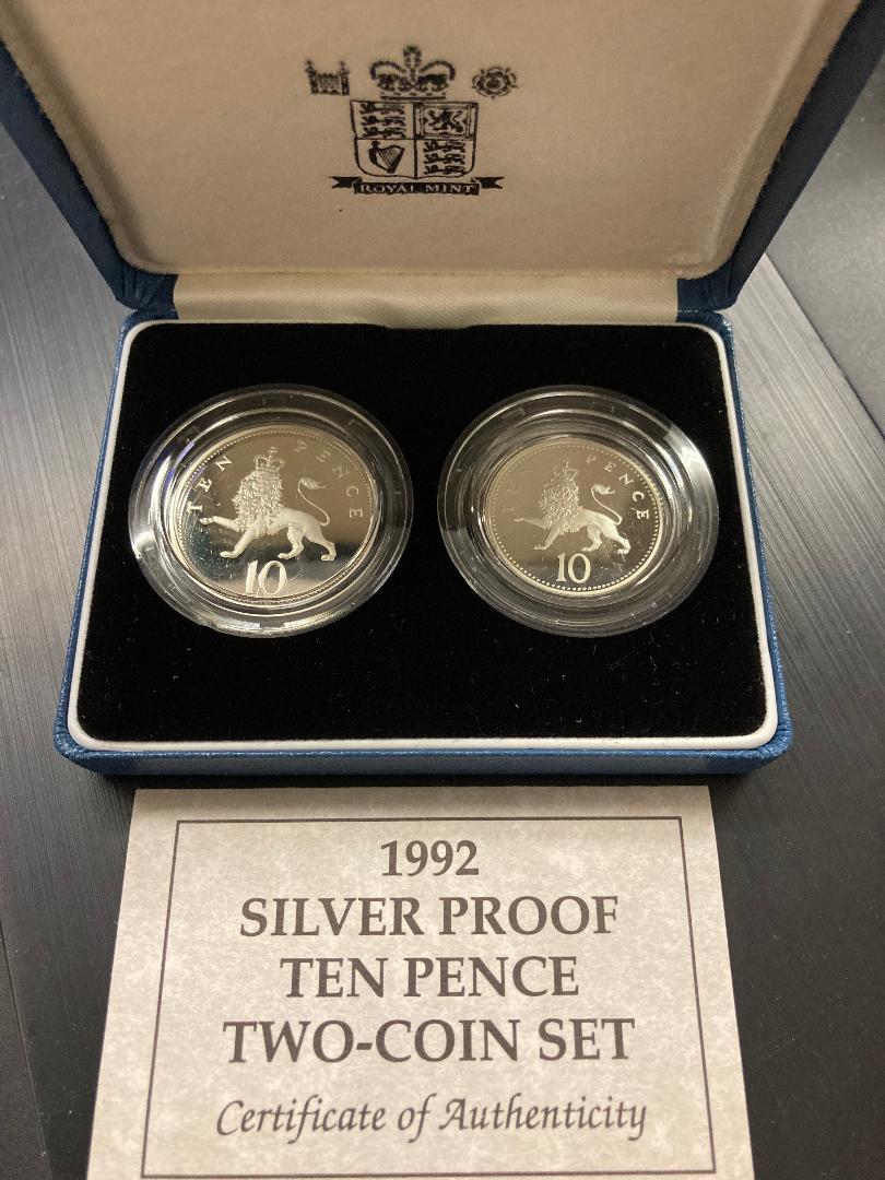 COINS : 1992 UK 10 Silver two coin proof set in display box