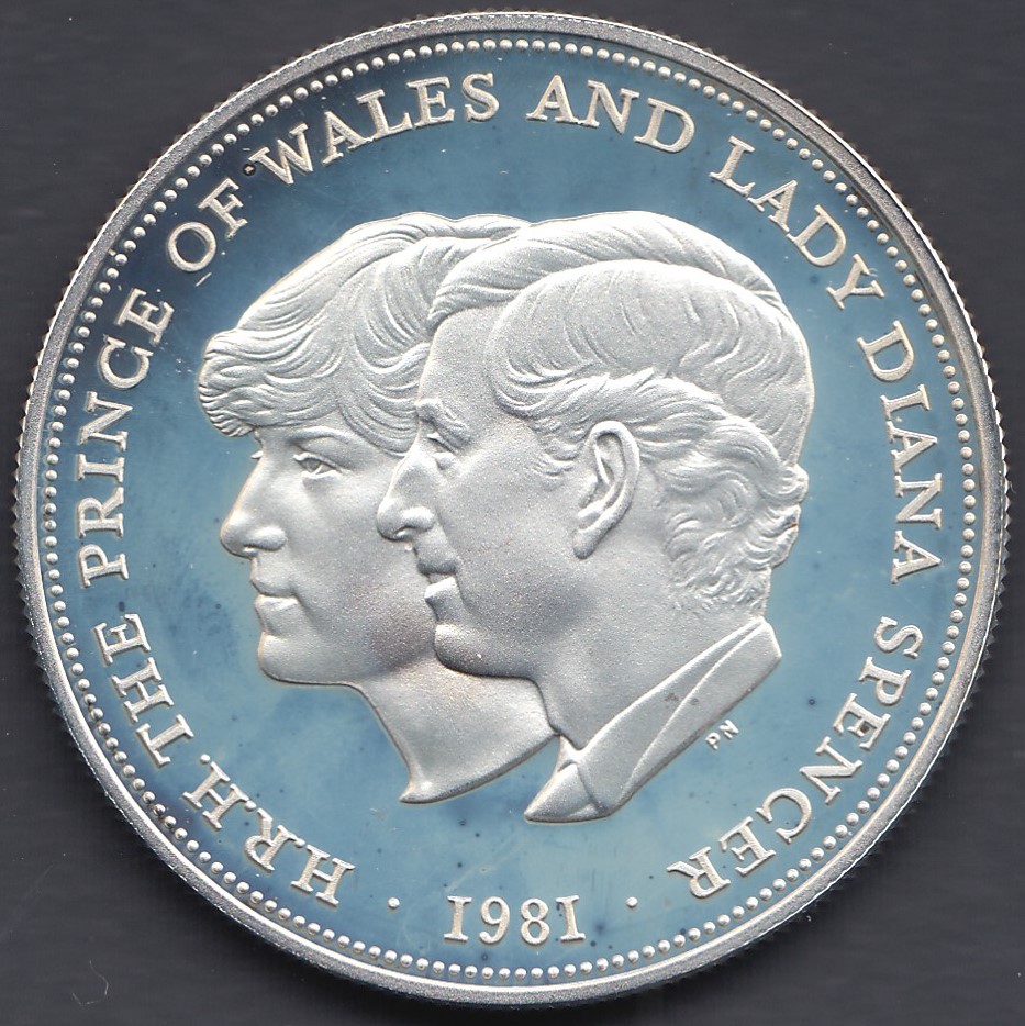 COINS : 1981 Charles and Diana SILVER crown in special display case with paperwork 28. - Image 2 of 4
