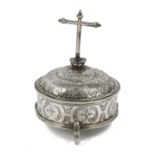 Ⓦ A SPANISH SILVER PYX, UNMARKED, EARLY 17TH CENTURY