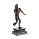 Ⓦ A BRONZE FIGURE OF A CHINLON (CANE BALL) PLAYER, PEGU, BURMA (NOW MYANMAR), CIRCA 1900