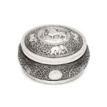 Ⓦ A SINHALESE SILVER BOX, SRI LANKA, EARLY 20TH CENTURY