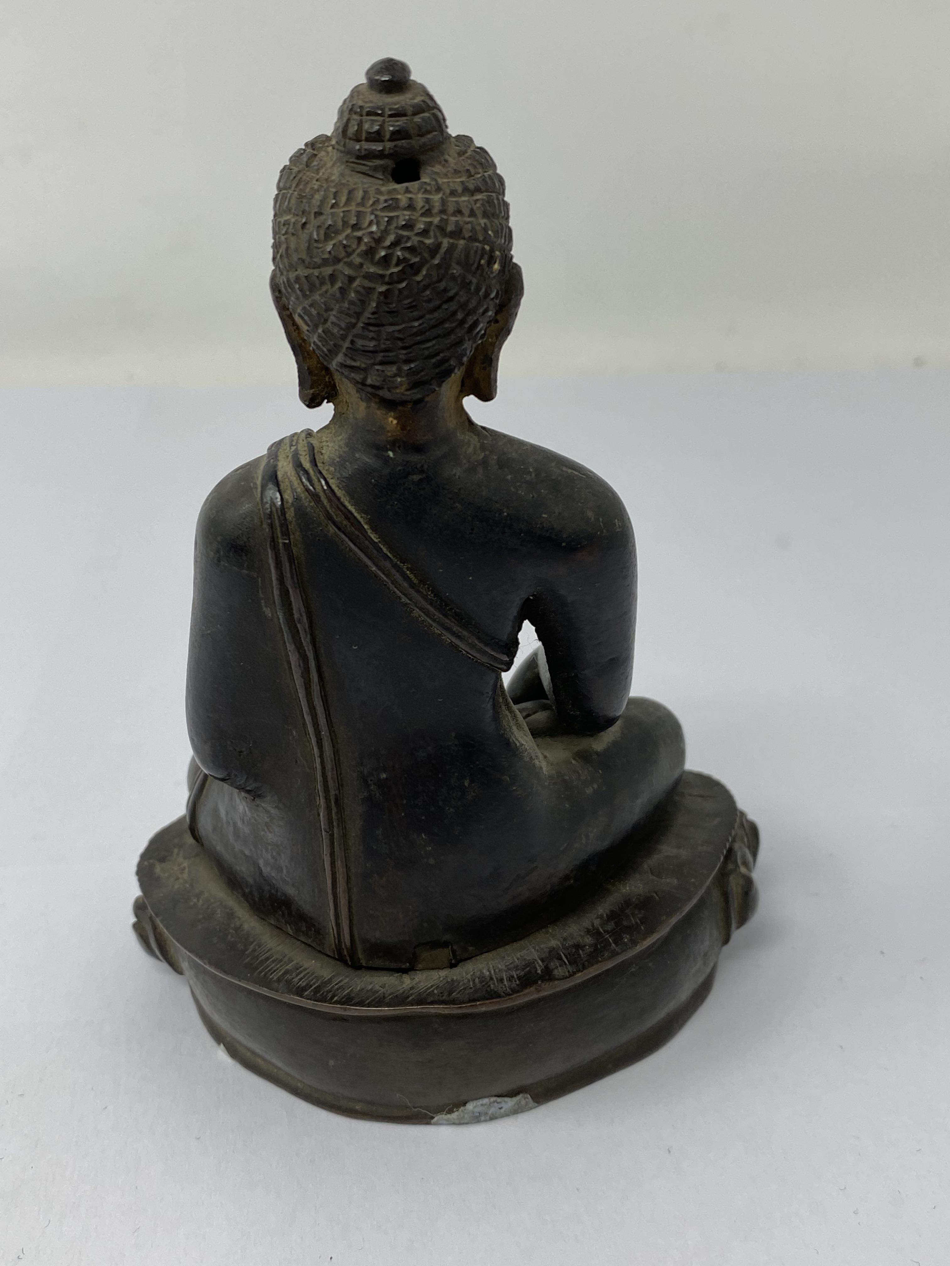 A BRONZE FIGURE OF BUDDHA, NEPAL, 19TH CENTURY - Image 4 of 6