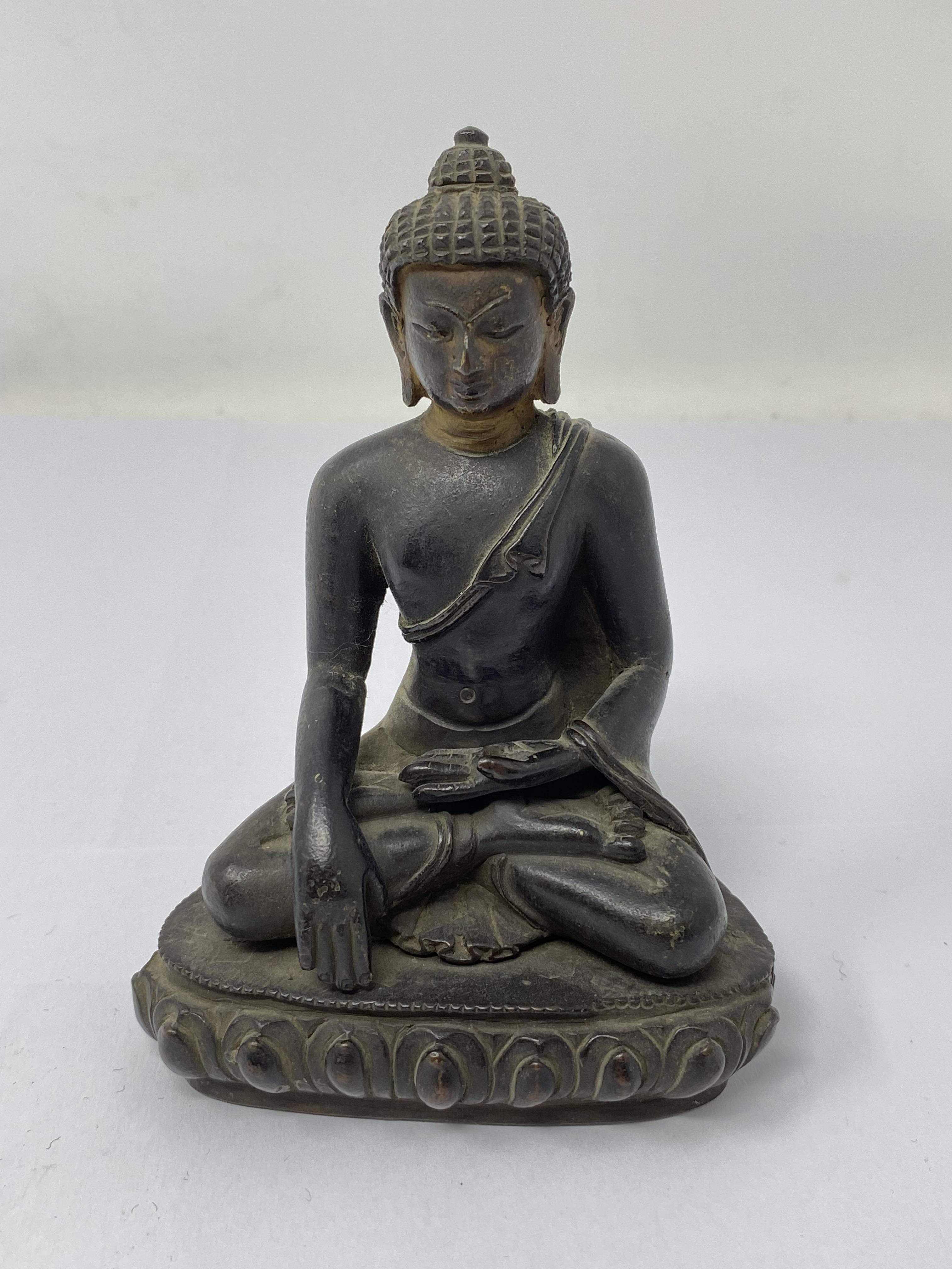 A BRONZE FIGURE OF BUDDHA, NEPAL, 19TH CENTURY - Image 2 of 6