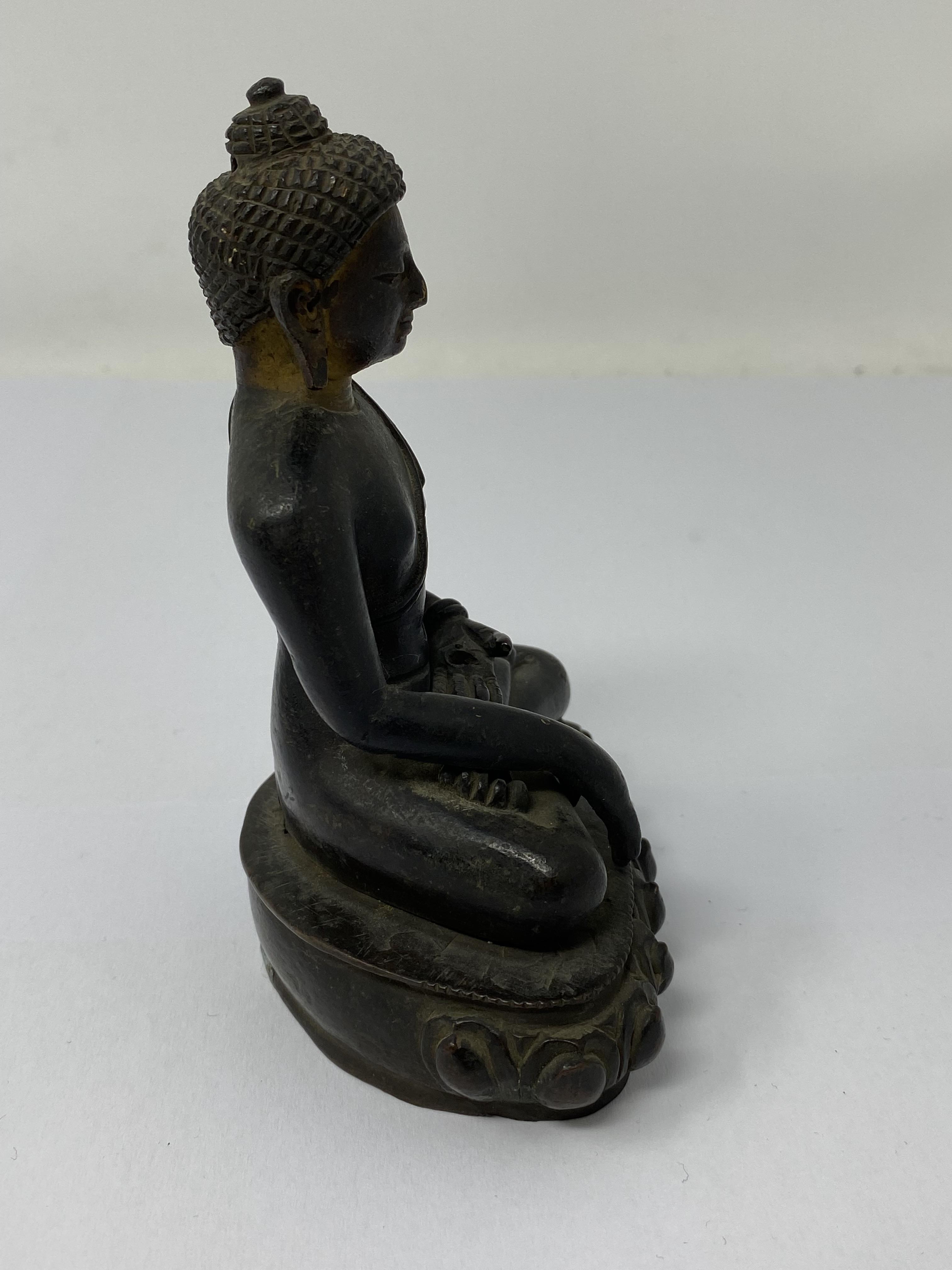 A BRONZE FIGURE OF BUDDHA, NEPAL, 19TH CENTURY - Image 3 of 6