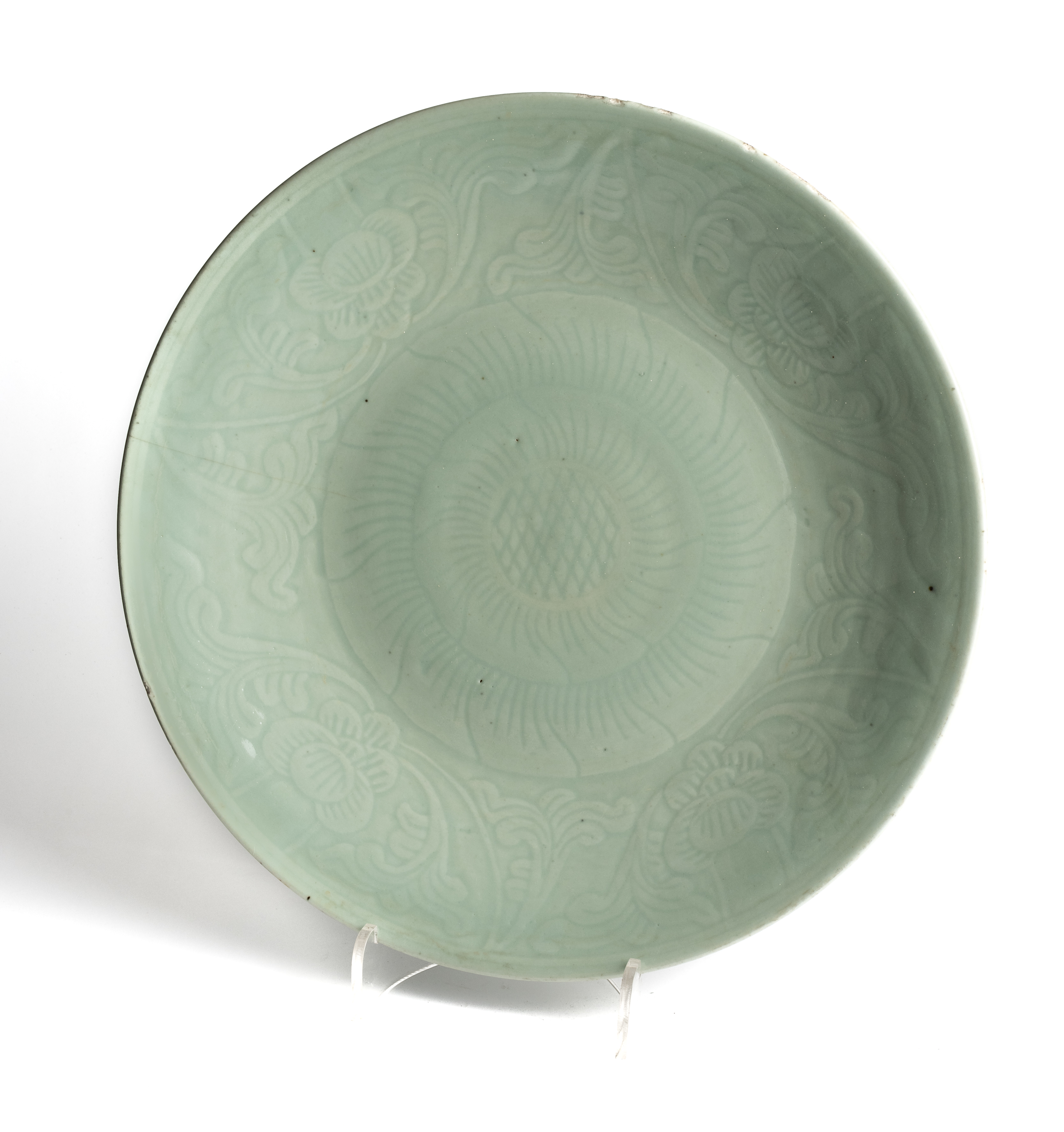 A CHINESE CELADON GLAZED DISH, 19TH CENTURY