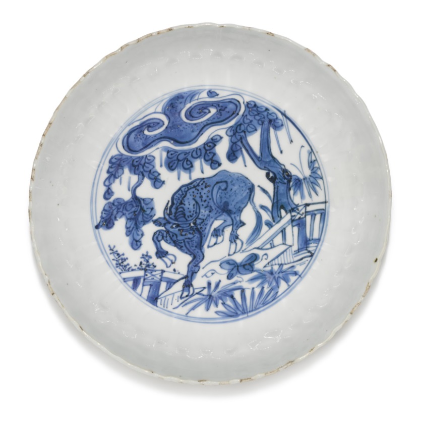 A SET OF FOUR CHINESE BLUE AND WHITE DISHES, WANLI PERIOD (1573-1619) - Image 7 of 10