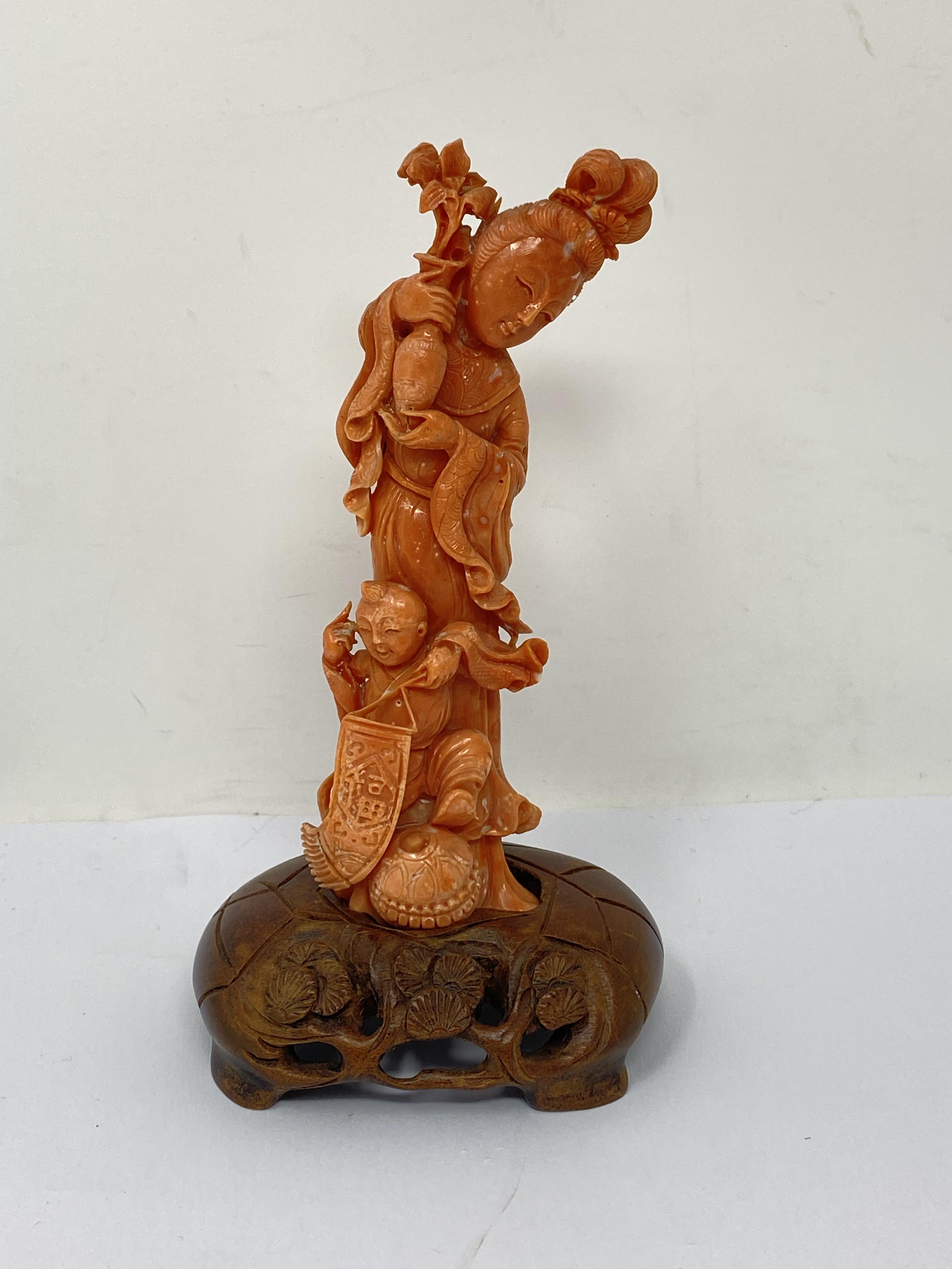 ˜A CHINESE CORAL GROUP OF A MAIDEN AND YOUNG BOY, 20TH CENTURY - Image 2 of 5