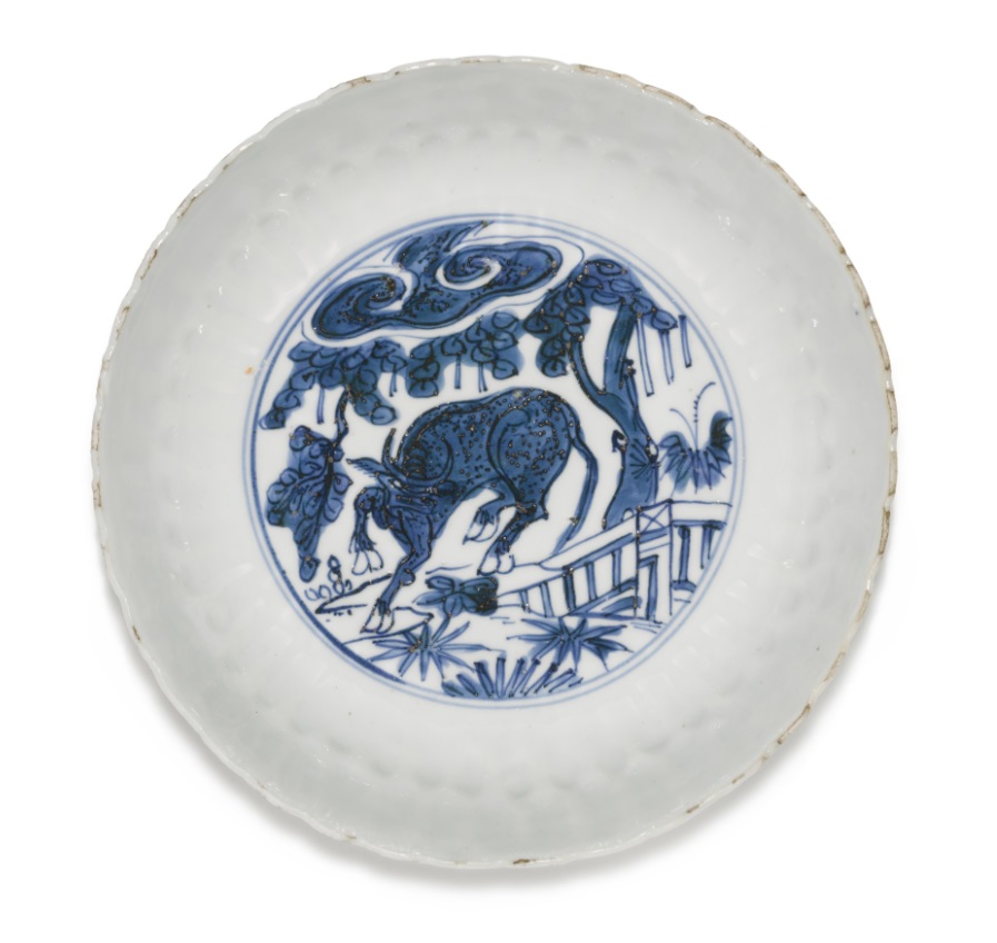 A SET OF FOUR CHINESE BLUE AND WHITE DISHES, WANLI PERIOD (1573-1619) - Image 3 of 10