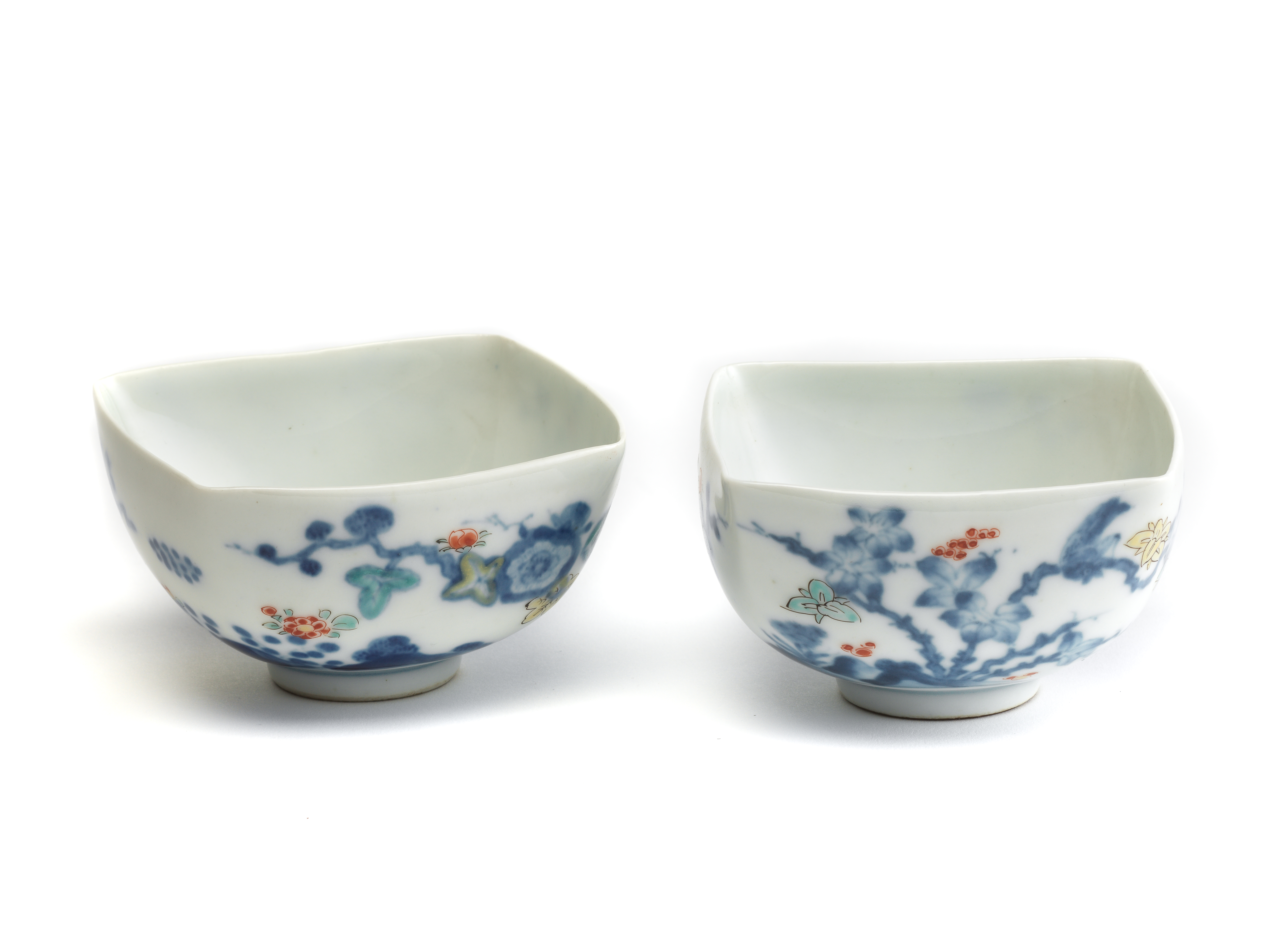 A PAIR OF JAPANESE PORCELAIN SMALL BOWLS, EDO PERIOD, LATE 18TH / EARLY 19TH CENTURY