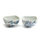 A PAIR OF JAPANESE PORCELAIN SMALL BOWLS, EDO PERIOD, LATE 18TH / EARLY 19TH CENTURY