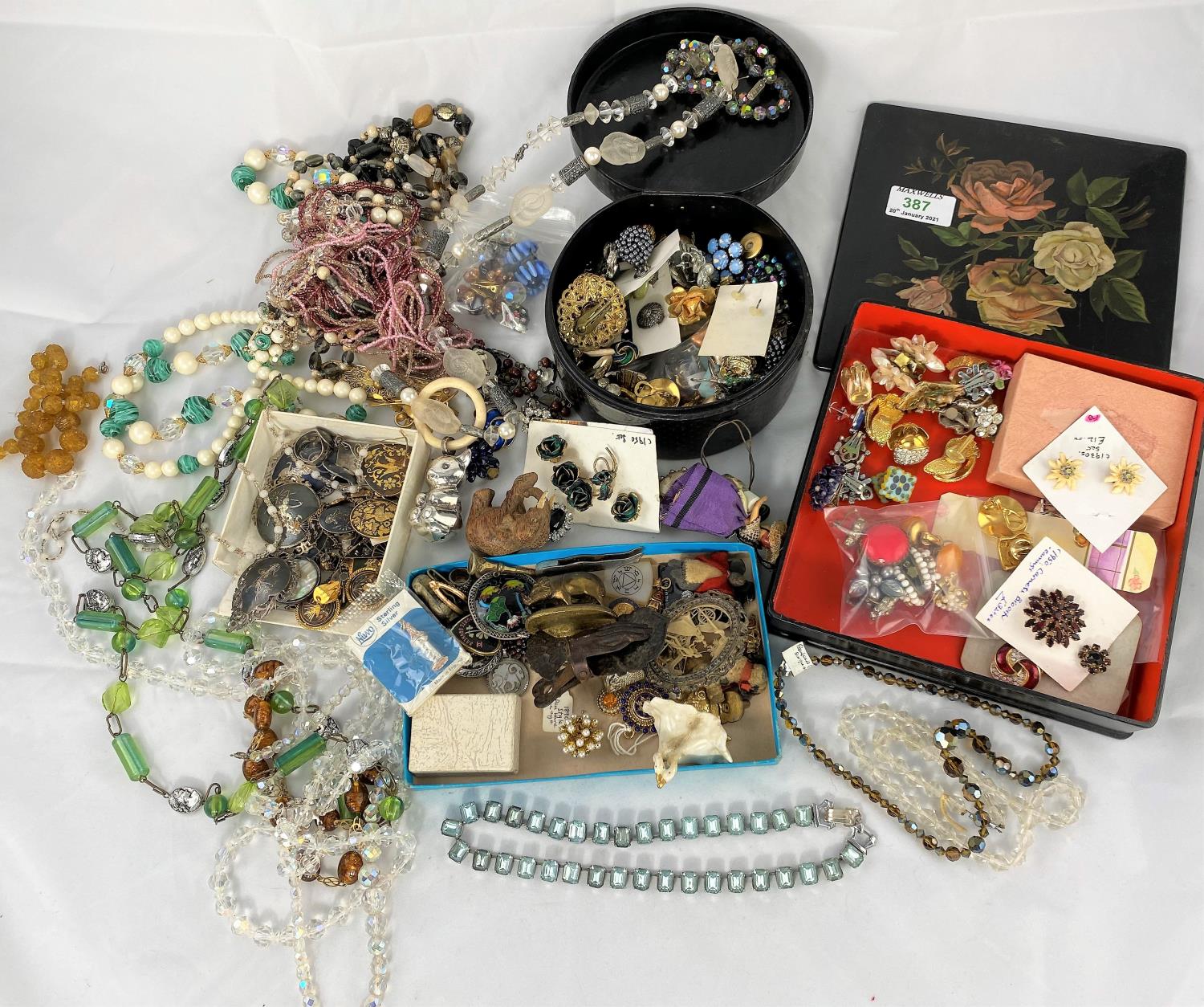 A selection of vintage and other costume jewellery etc
