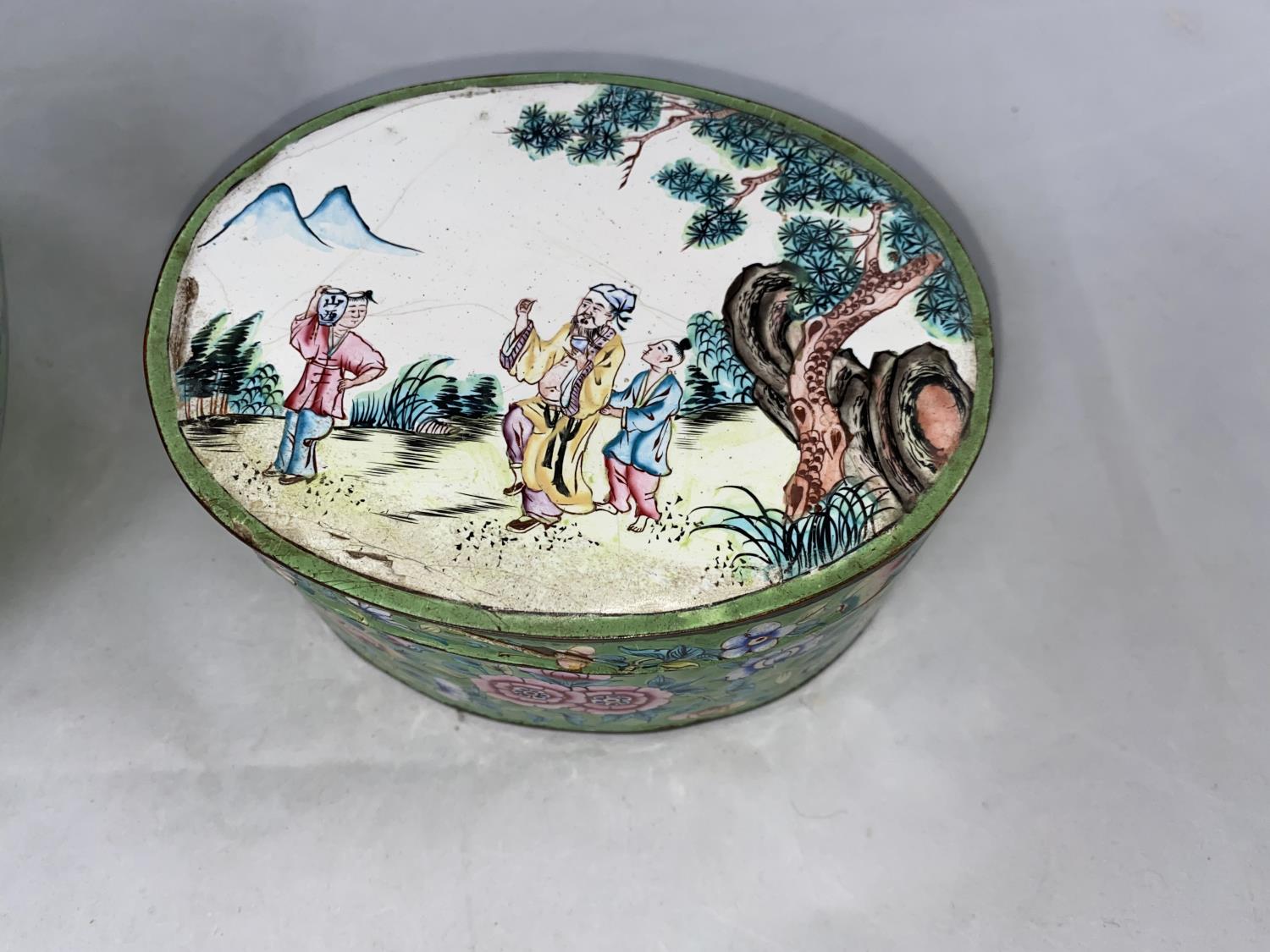 A Chinese green ground hexagonal cloisonné bowl decorated with bats, diameter 19.5cm and a similar - Image 2 of 9