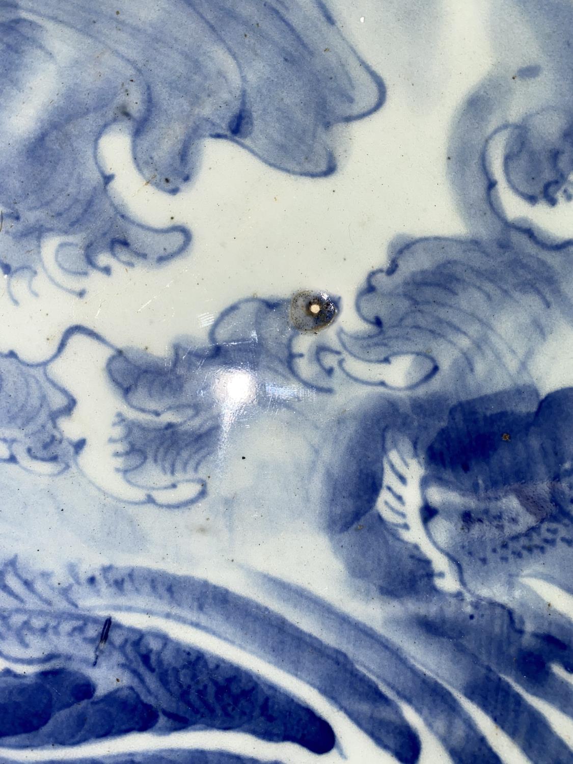 A large Japanese blue and white charger decorated with dragon, scalloped edge, diameter 47cm, 3cm - Image 4 of 5