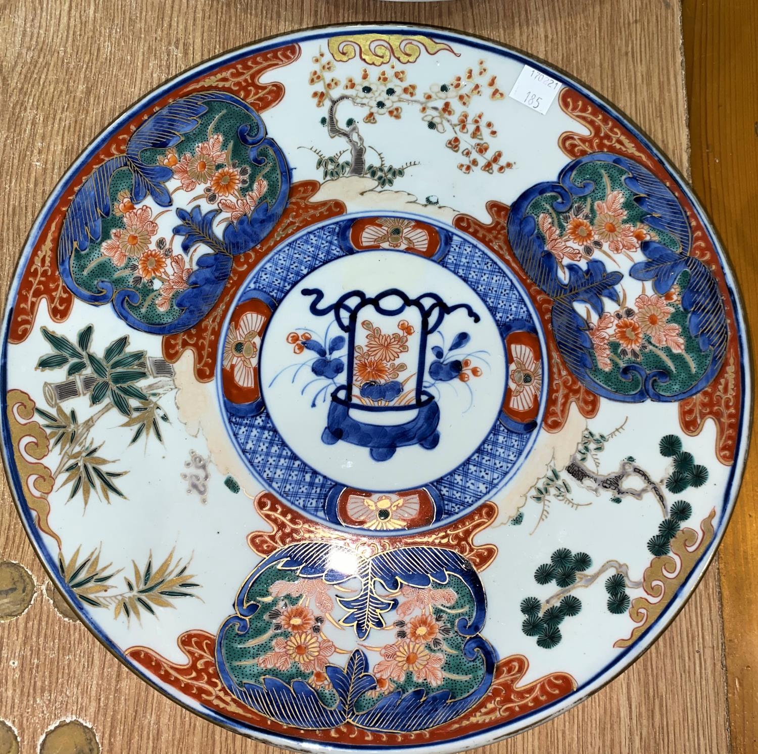 A pair of Japanese Imari plaques, diameter 31cm - Image 2 of 5