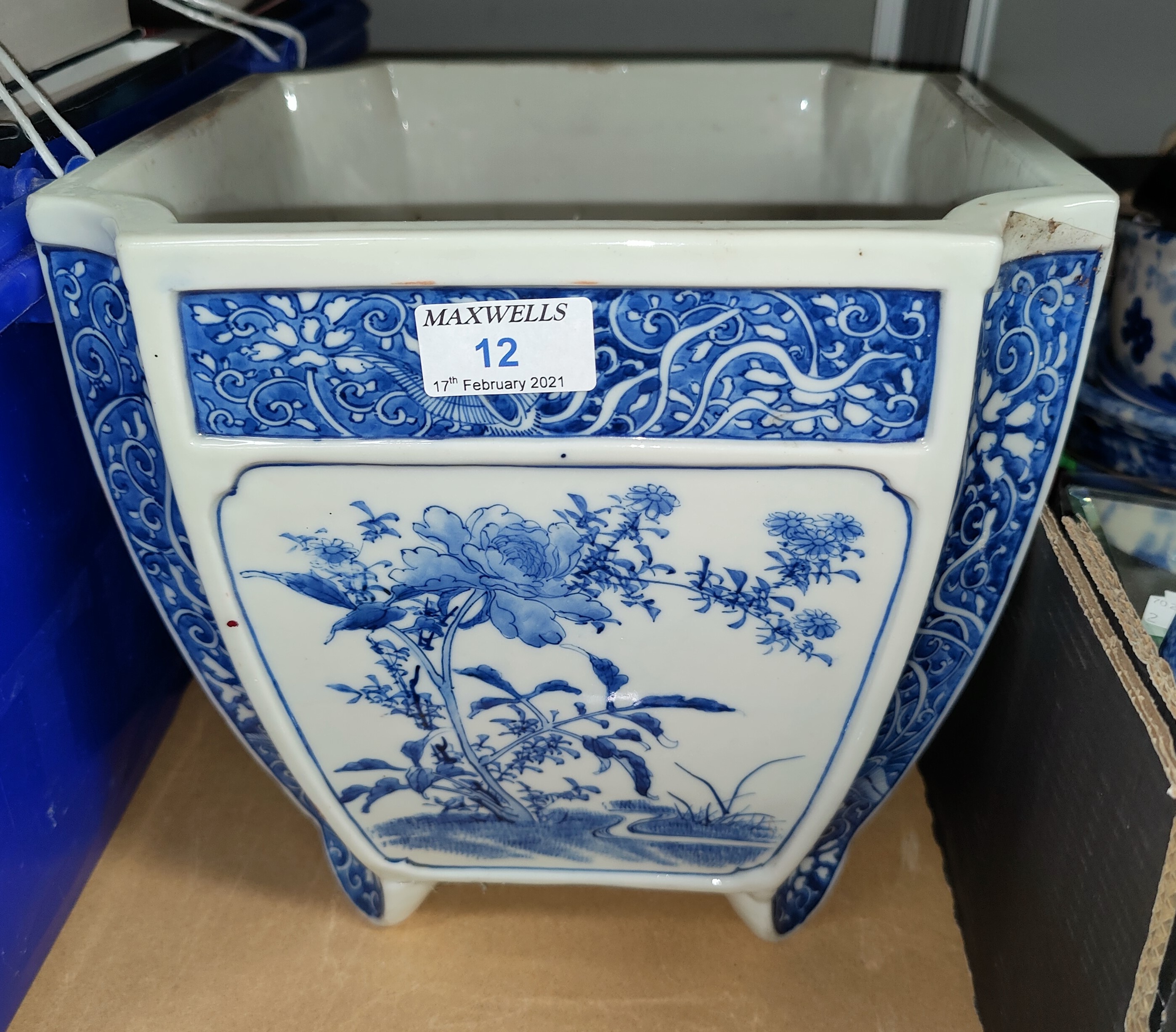 A selection of decorative china; etc.; A 20th century oriental blue & white square jardinière; etc. - Image 2 of 3