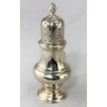 A heavy silver Georgian style baluster shaped sugar caster, 5.9oz Chester, 1905