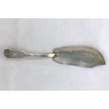 A Georgian silver fiddle pattern fish slice, 3.8oz William Eley, William Fearn, London 1816