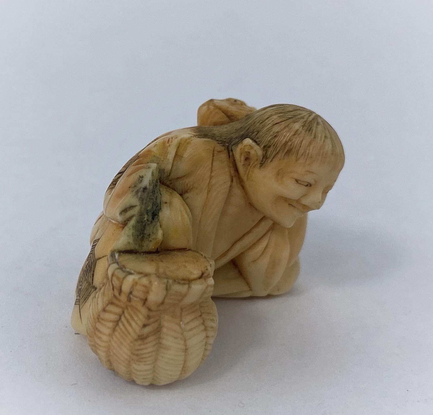 A Japanese netsuke, man reclining with frog on back, missing one arm - Image 4 of 5