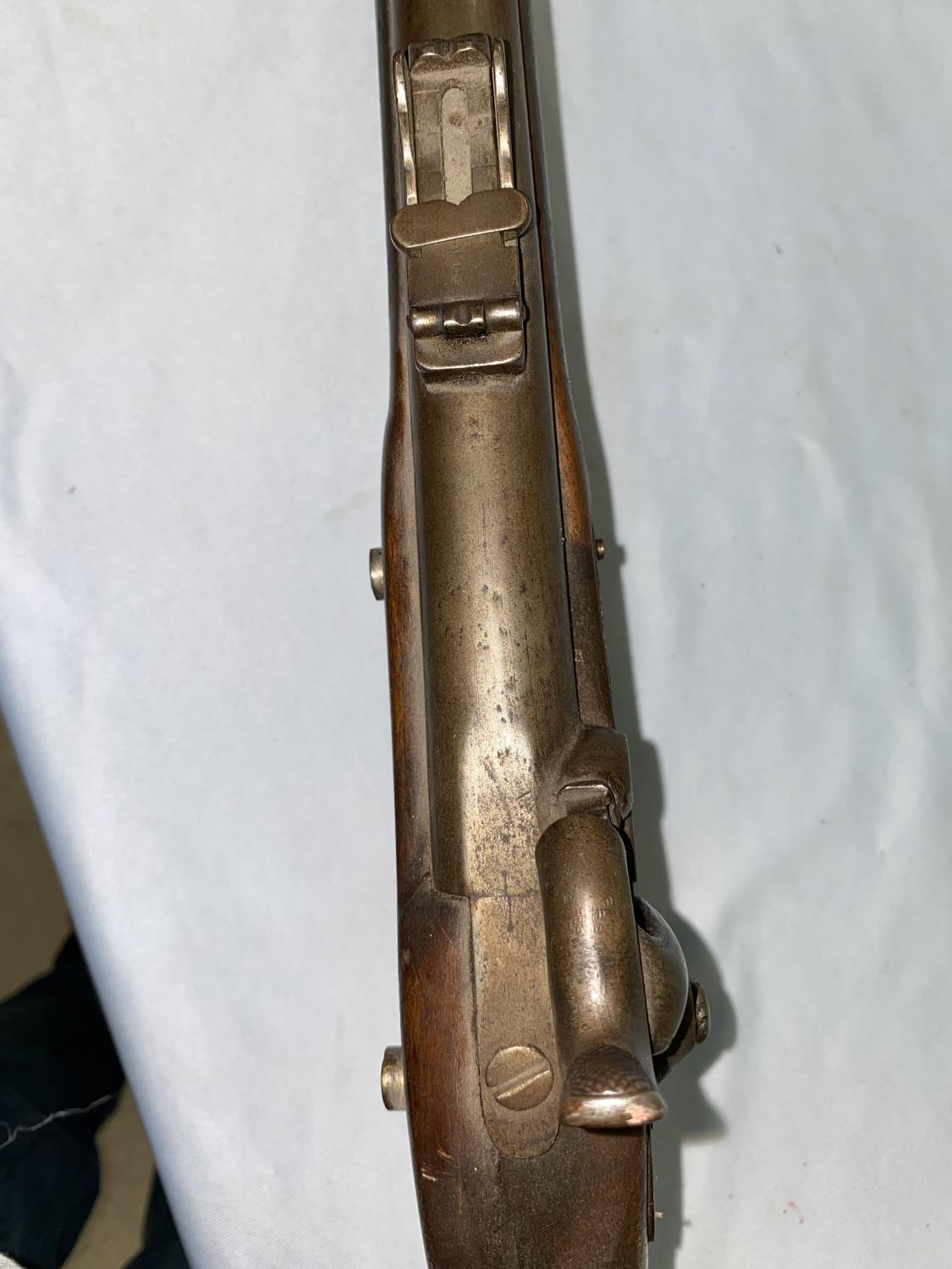 An antique Enfield percussion cap rifle with lock marked Tower 1856, with crown mark V R, length - Image 6 of 10