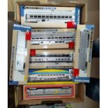 WALTHERS: 5 items of HO rolling stock including Amtrak Super liners, 2 other items (7)