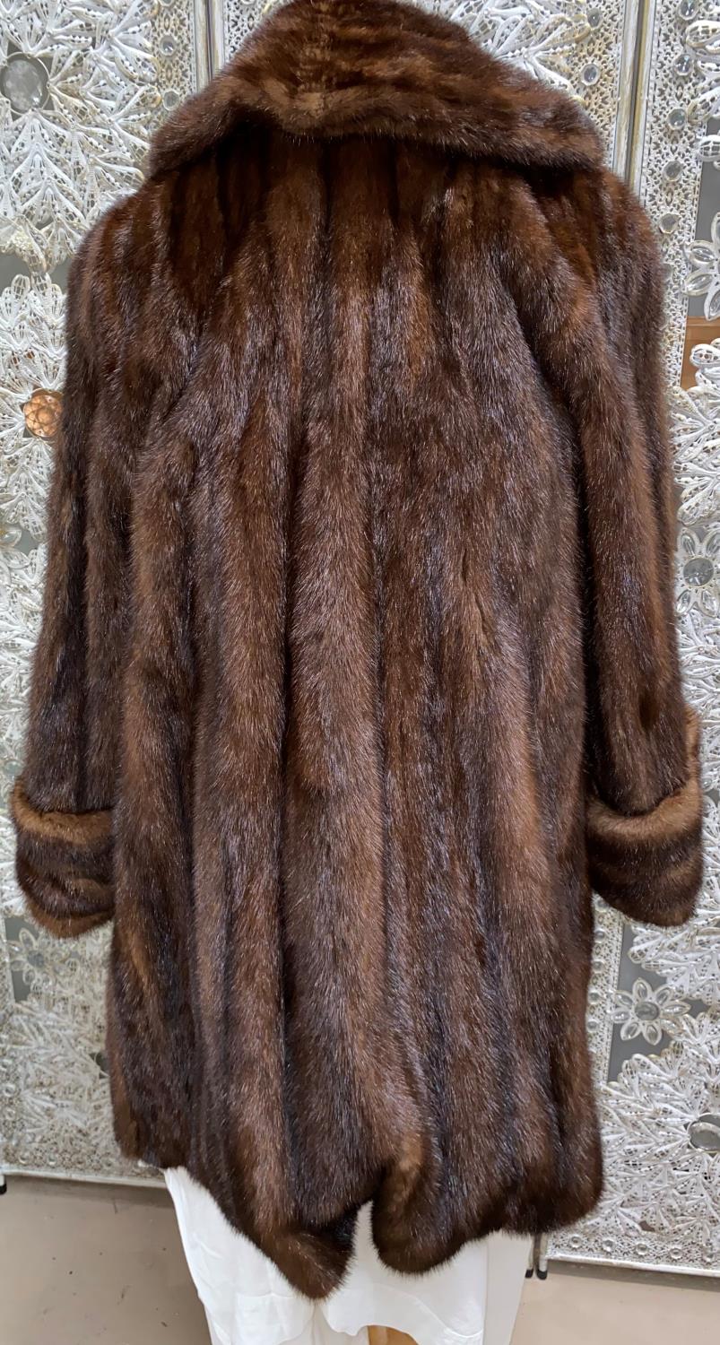 A vintage three quarter length brown A line mink coat with turn back cuffs - Image 2 of 2