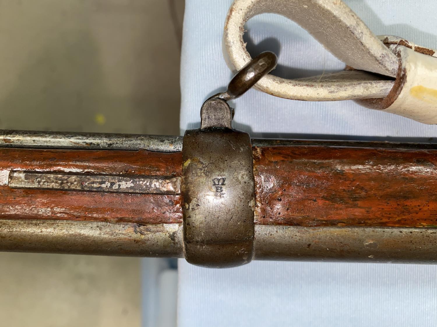 An antique Enfield percussion cap rifle with lock marked Tower 1856, with crown mark V R, length - Image 10 of 10