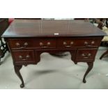 An early/mid 20th century mahogany kneehole desk in the Georgian style with 4 drawers, on cabriole