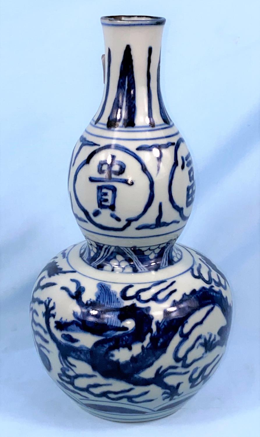 A Chinese blue and white double gourd vase with dragon decoration height 31cm