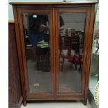 An Edwardian inlaid mahogany display cabinet enclosed by 2 glazed doors, width 98 cm