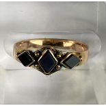 An early 20th century 15ct ring set with 3 diamond shaped blood stones hallmarked Birmingham 1922,
