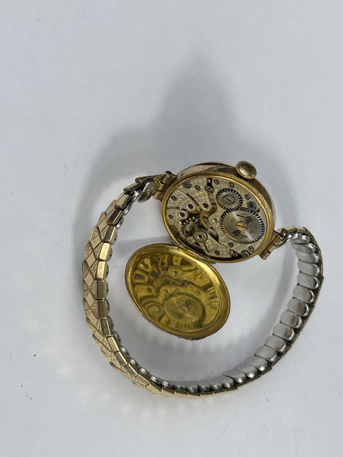 A lady's 9 carat wristwatch with import marks for Glasgow 191, on Excalibur gold plated expanding - Image 2 of 3