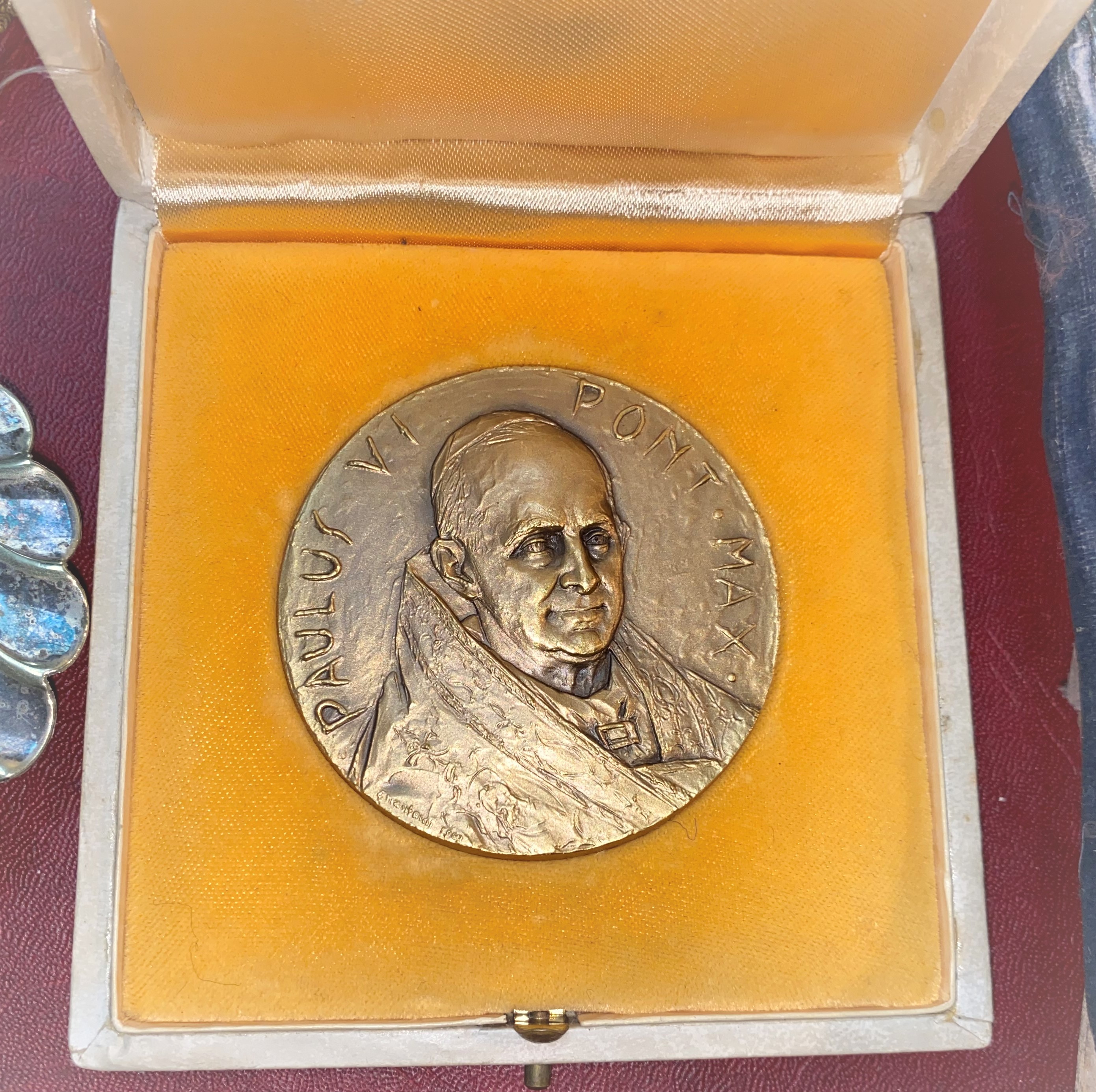 A bronze medallion for Paulius VI Pont Max in case and a selection of silver an silver plated items - Image 2 of 4