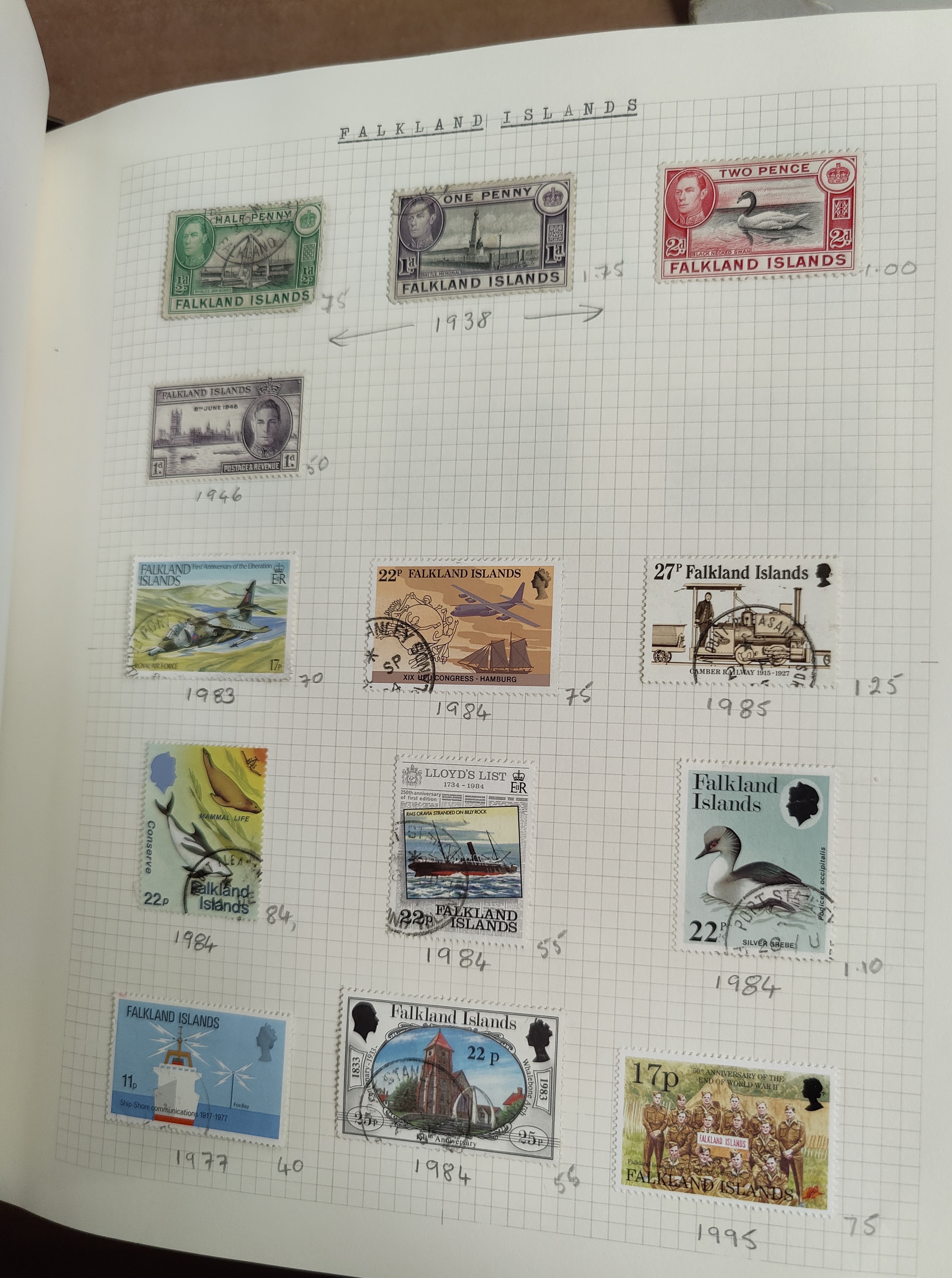 A very nicely presented world collection of stamps in 4 Stanley Gibbons Devon loose-leaf albums with - Image 13 of 23