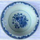 A Chinese blue and white basin with floral decoartion, diameter 31cm